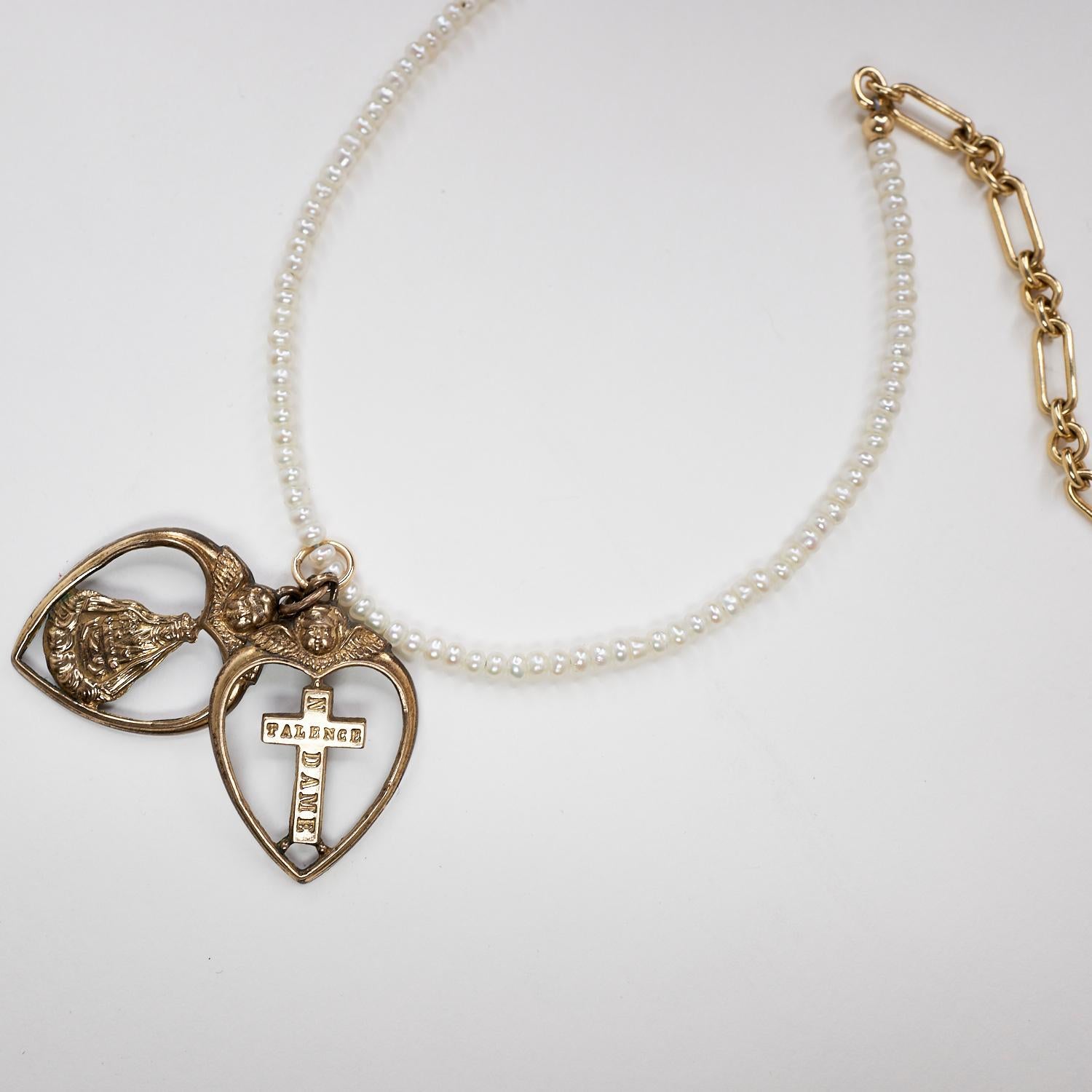Weiße weiße Perlenkette Halskette Choker Herz Engel Kreuz Anhänger Tansanit J Dauphin im Angebot 4