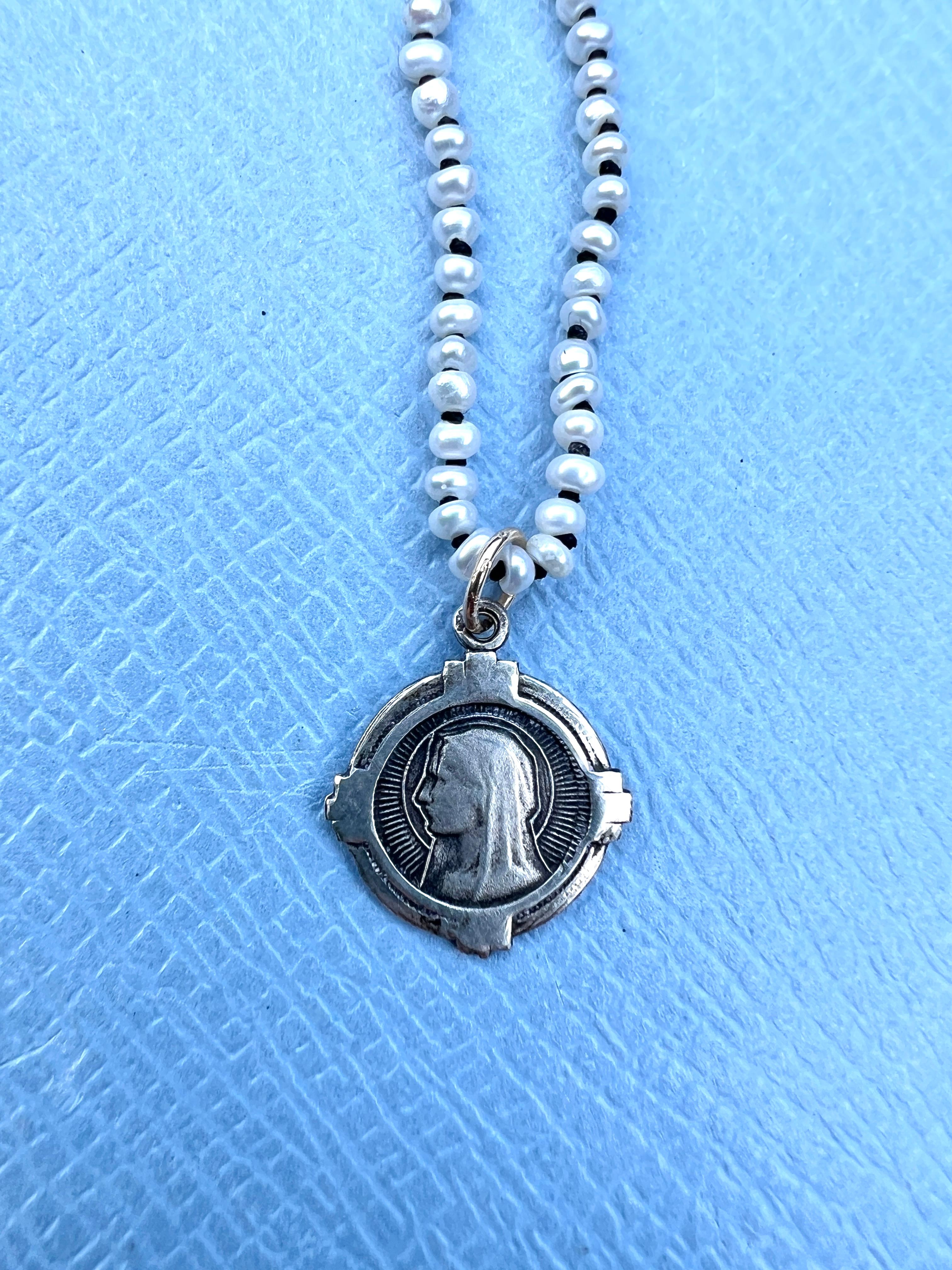 Weiße Perlen-Halskette Jungfrau Maria Silbermedaille Choker 1