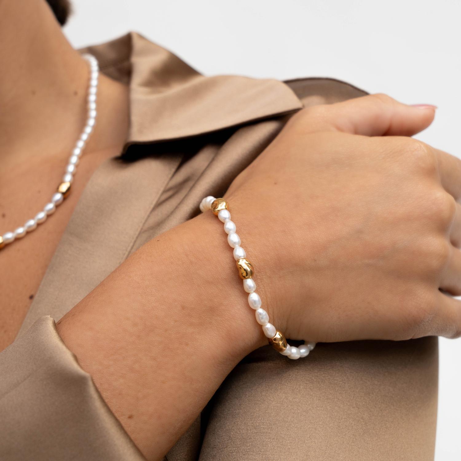 Round Cut White Pearl Ocean Pebble Bracelet In Gold Vermeil For Sale