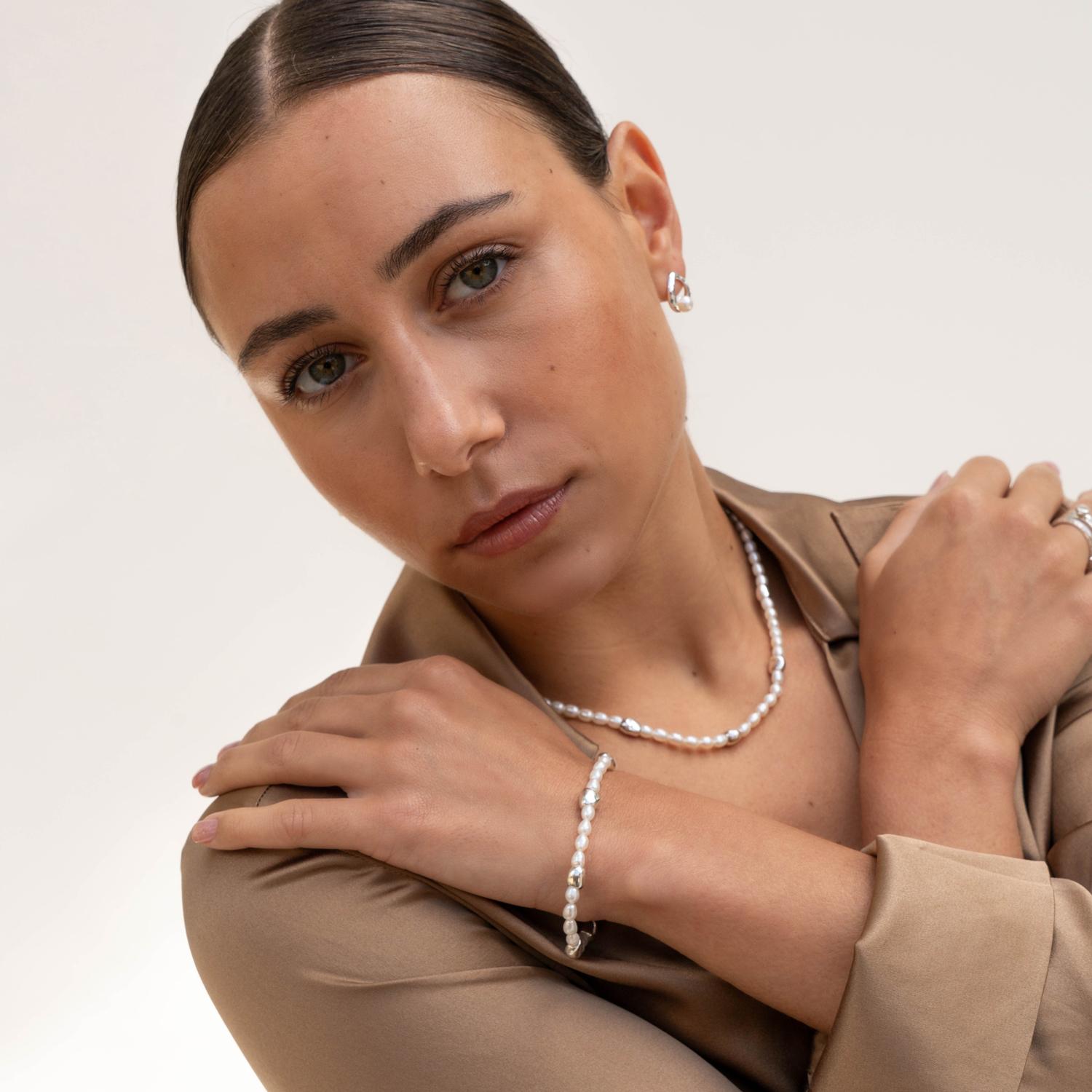 Collar De Perlas Blancas Y Guijarros Del Océano En Plata De Ley en Nuevo estado para la venta en London, GB
