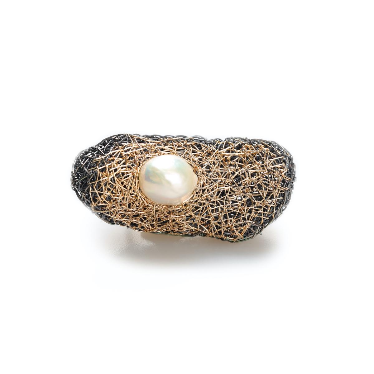 White Pearl One-of-a-Kind Cocktail Ring in Blackened Silver and Yellow Gold For Sale 5