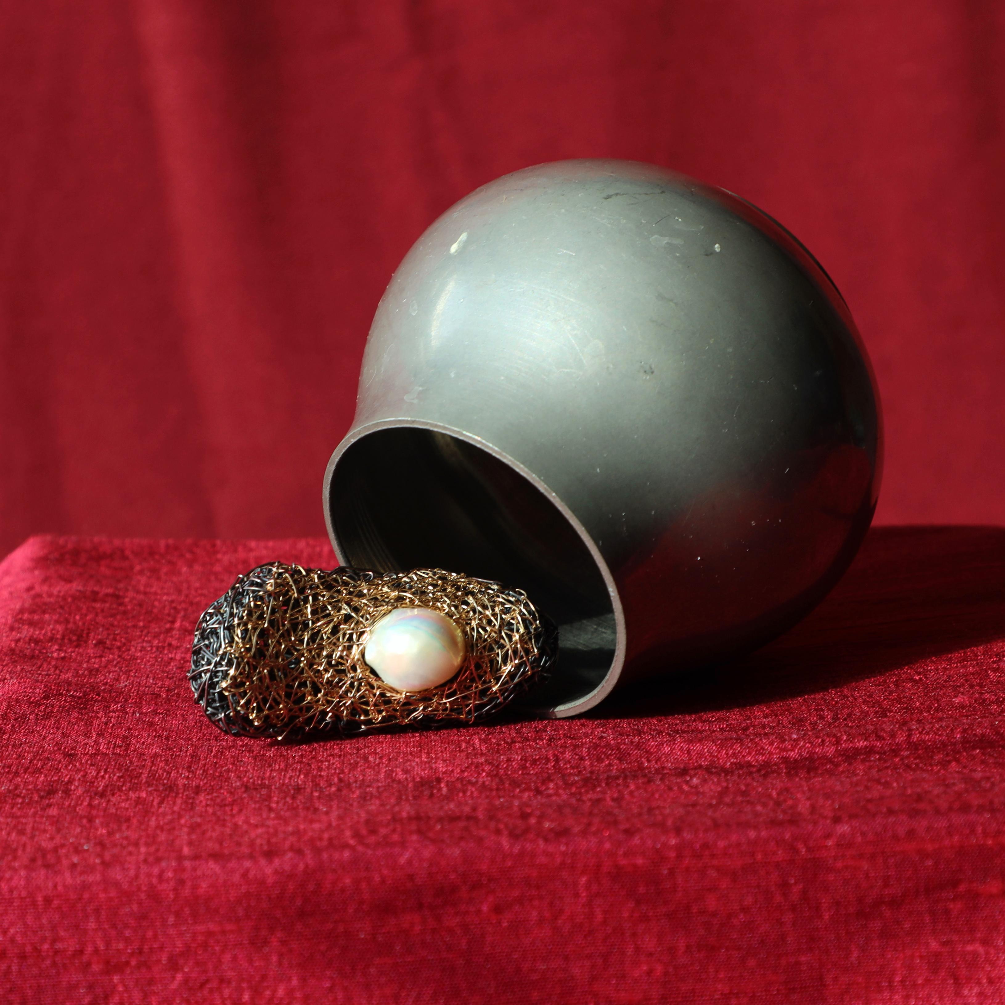 White Pearl One-of-a-Kind Cocktail Ring in Blackened Silver and Yellow Gold For Sale 3