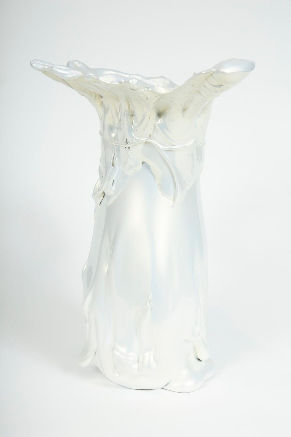 White Pearl Pitcher II, a unique white Glass Sculpture by Fredrik Nielsen For Sale 9