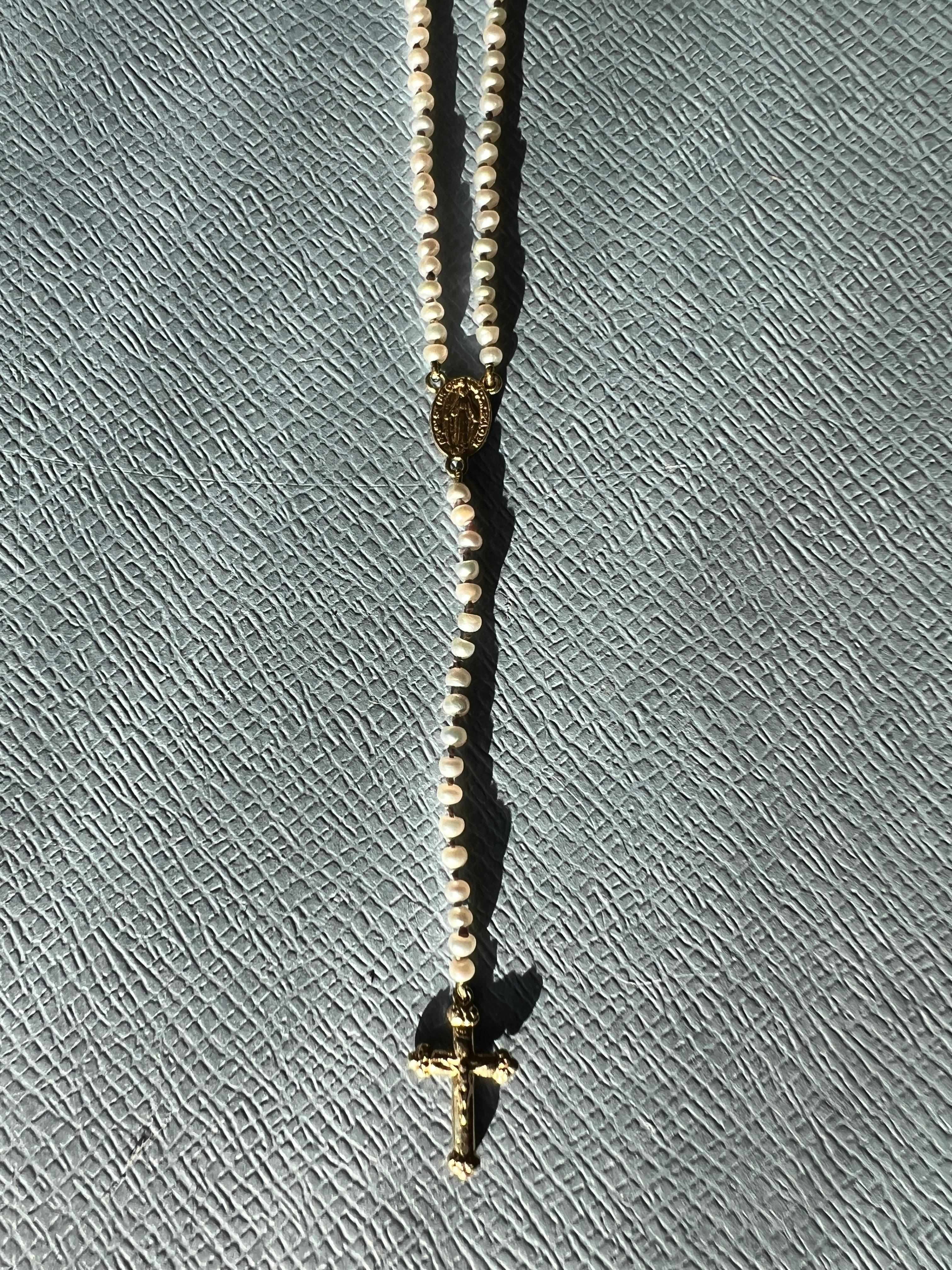 Perla Blanca Rosario Crucifijo Collar de Oro Virgen María en Nuevo Estado en Los Angeles, CA
