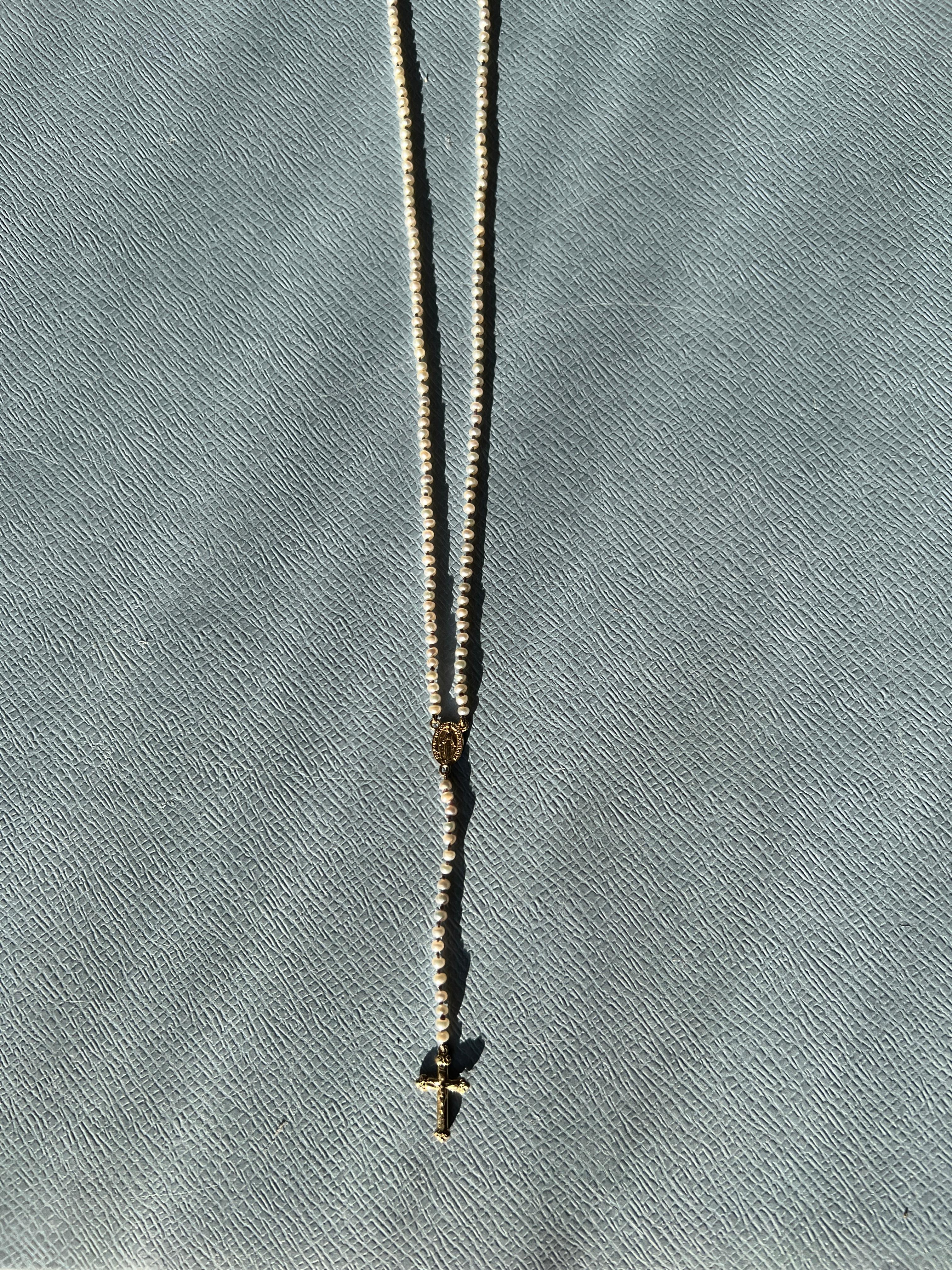 De las mujeres Perla Blanca Rosario Crucifijo Collar de Oro Virgen María