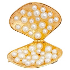 White Pearl Round Oyster Pearl Brooch in 18k Yellow Gold