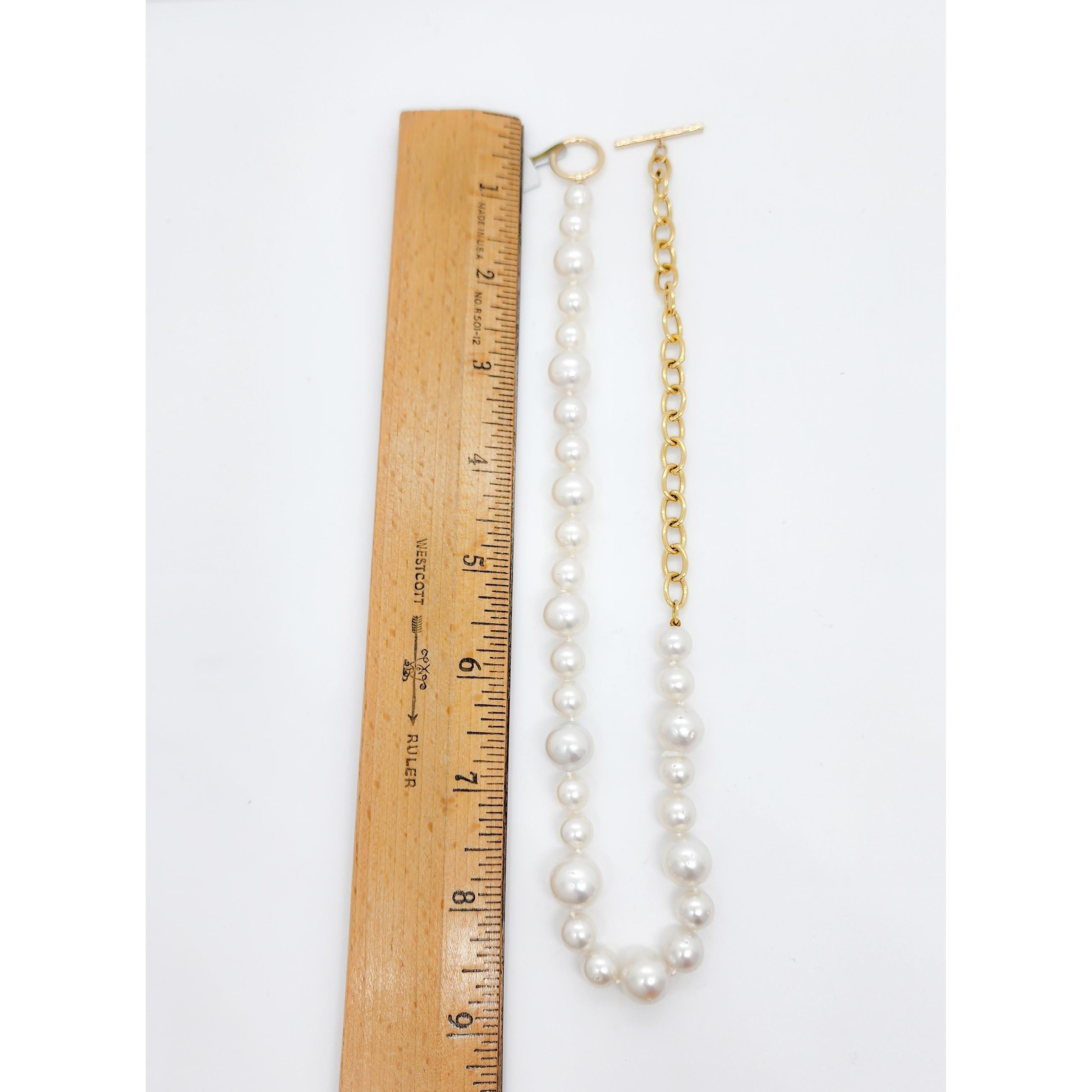 White Pearl Round Toggle Necklace in 14k Yellow Gold In New Condition In Los Angeles, CA