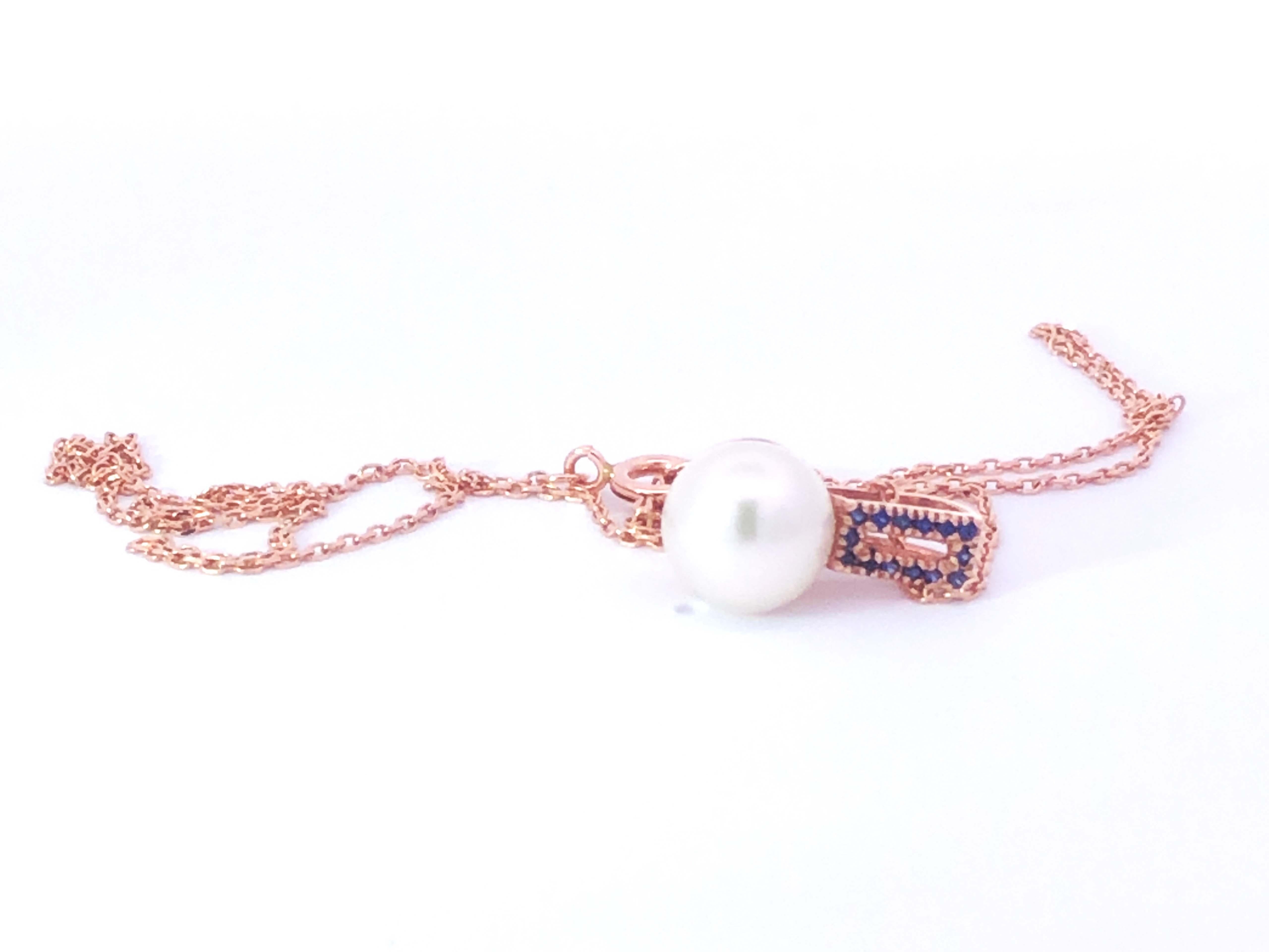 White Pearl & Sapphire Pendant with Chain in 14k Rose Gold In Excellent Condition For Sale In Honolulu, HI