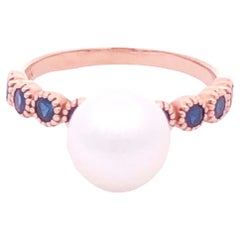 Ring aus 14 Karat Roségold mit weißer Perle und Saphir