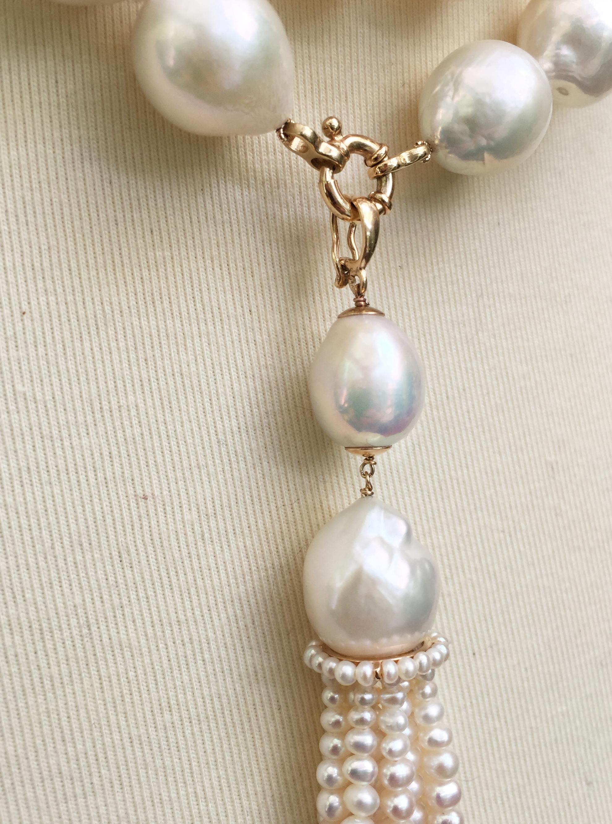 White Pearl Sautoir Necklace and Graduated Tassel with 14 Karat Gold Clasp In New Condition In Los Angeles, CA