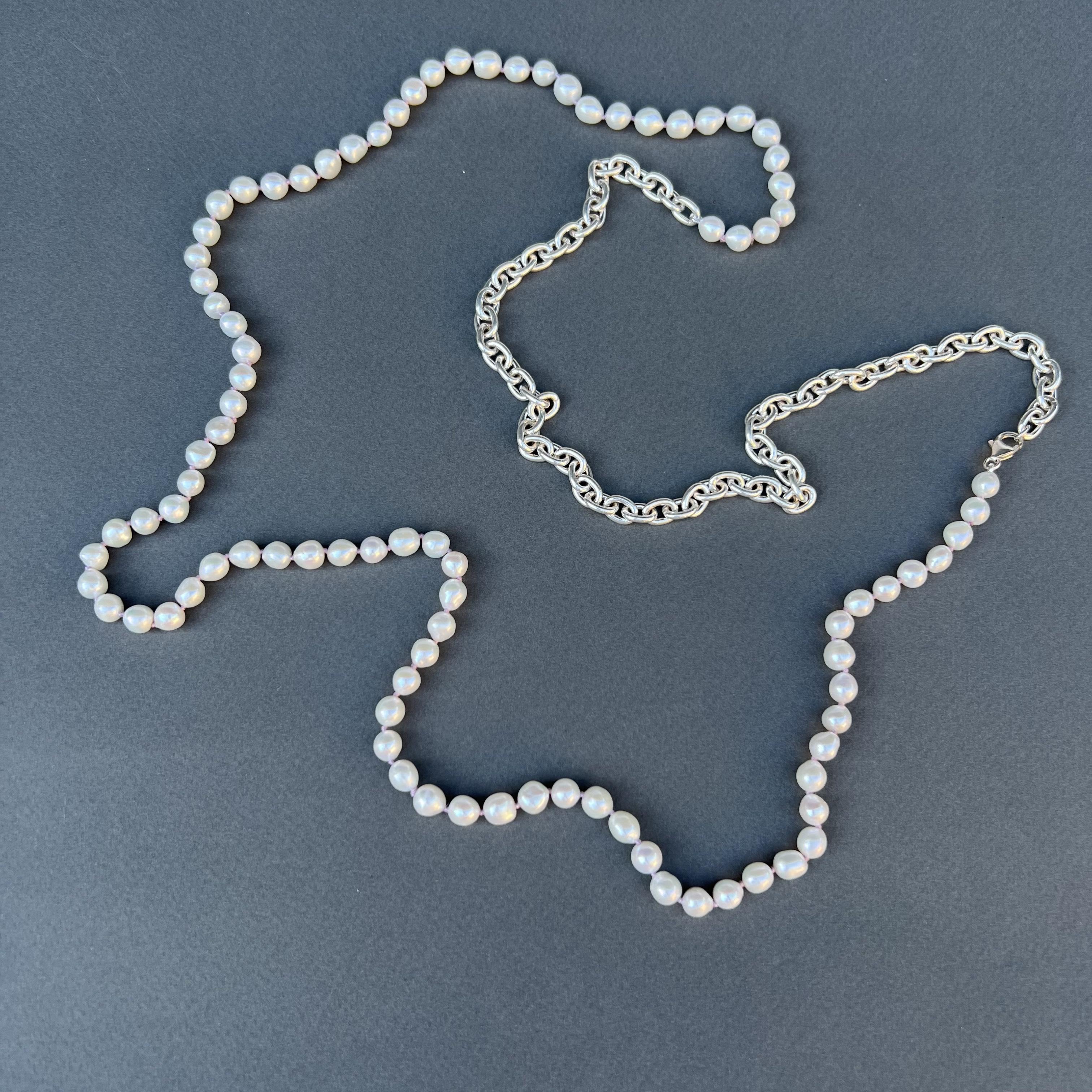 J Dauphin, collier à chaîne en argent et perles blanches en vente 1