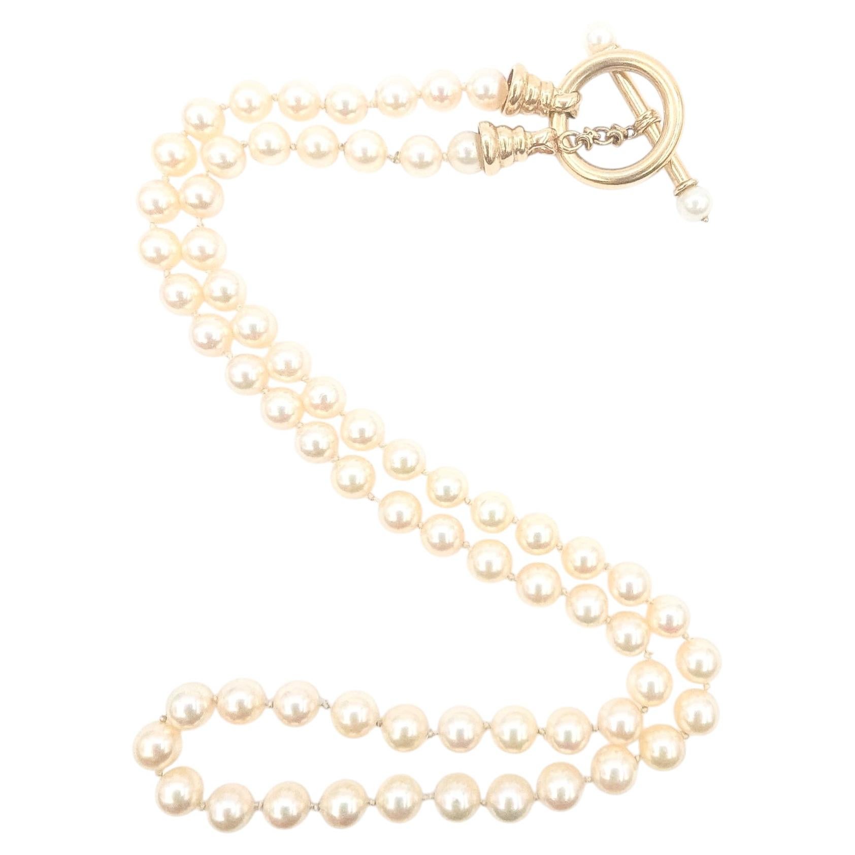 Collar de perlas blancas con cierre de palanca de oro amarillo de 14k