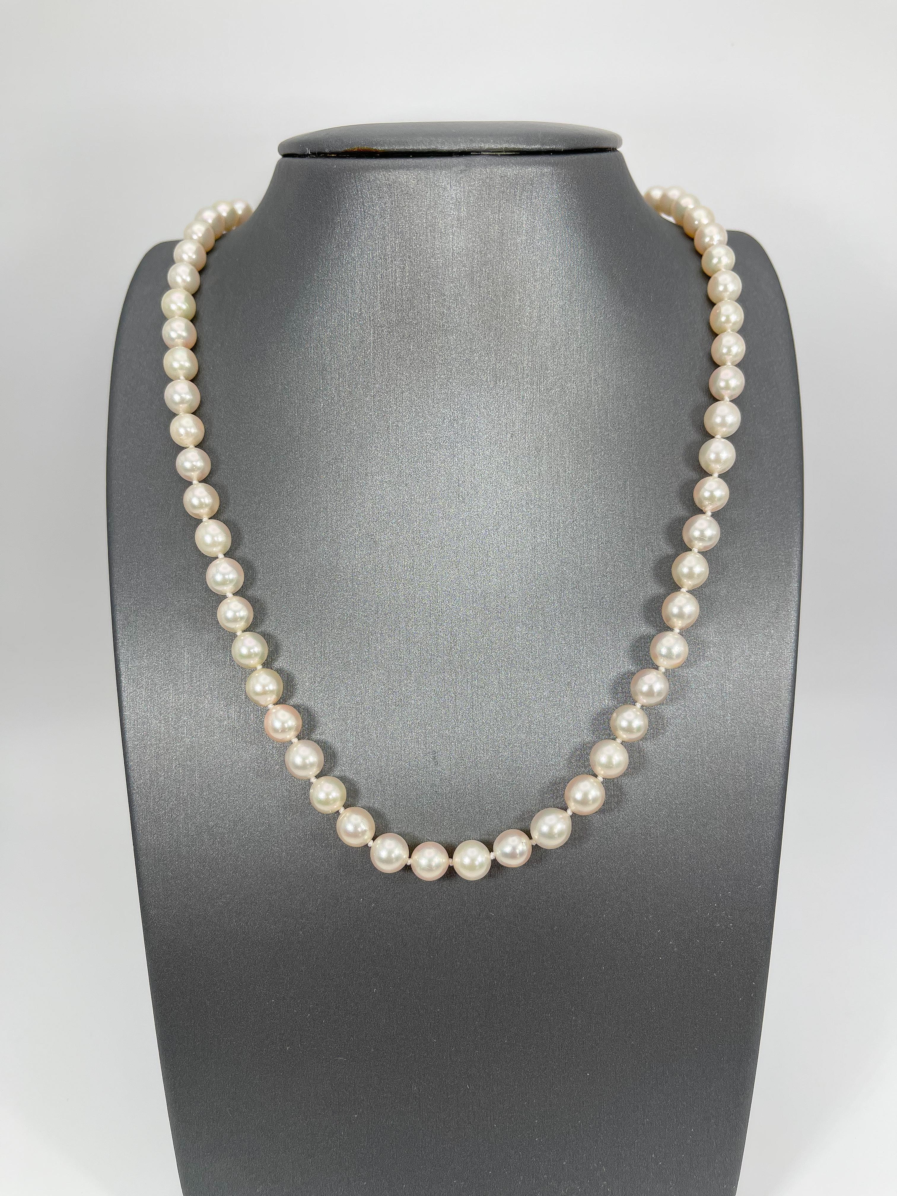 White pearl strand necklace with platinum diamond pearl clasp. The diamonds in the clasp are all round, the length of this necklace is 18 inches, the width is 7 mm, and it has a total weight of 28.24 grams.