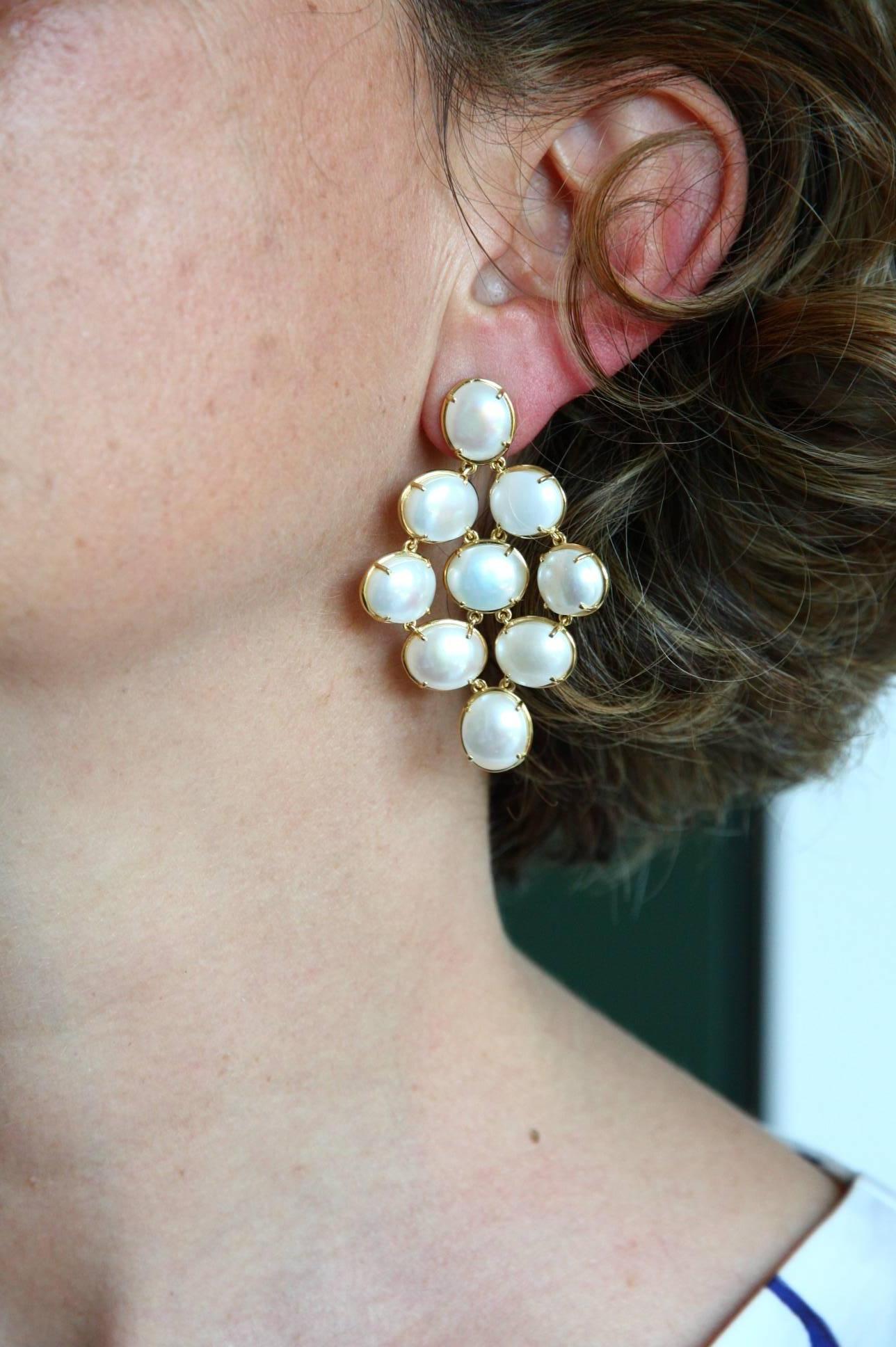 Geometrische Ohrringe mit weißen Perlen aus 18 Karat Roségold (Art déco) im Angebot