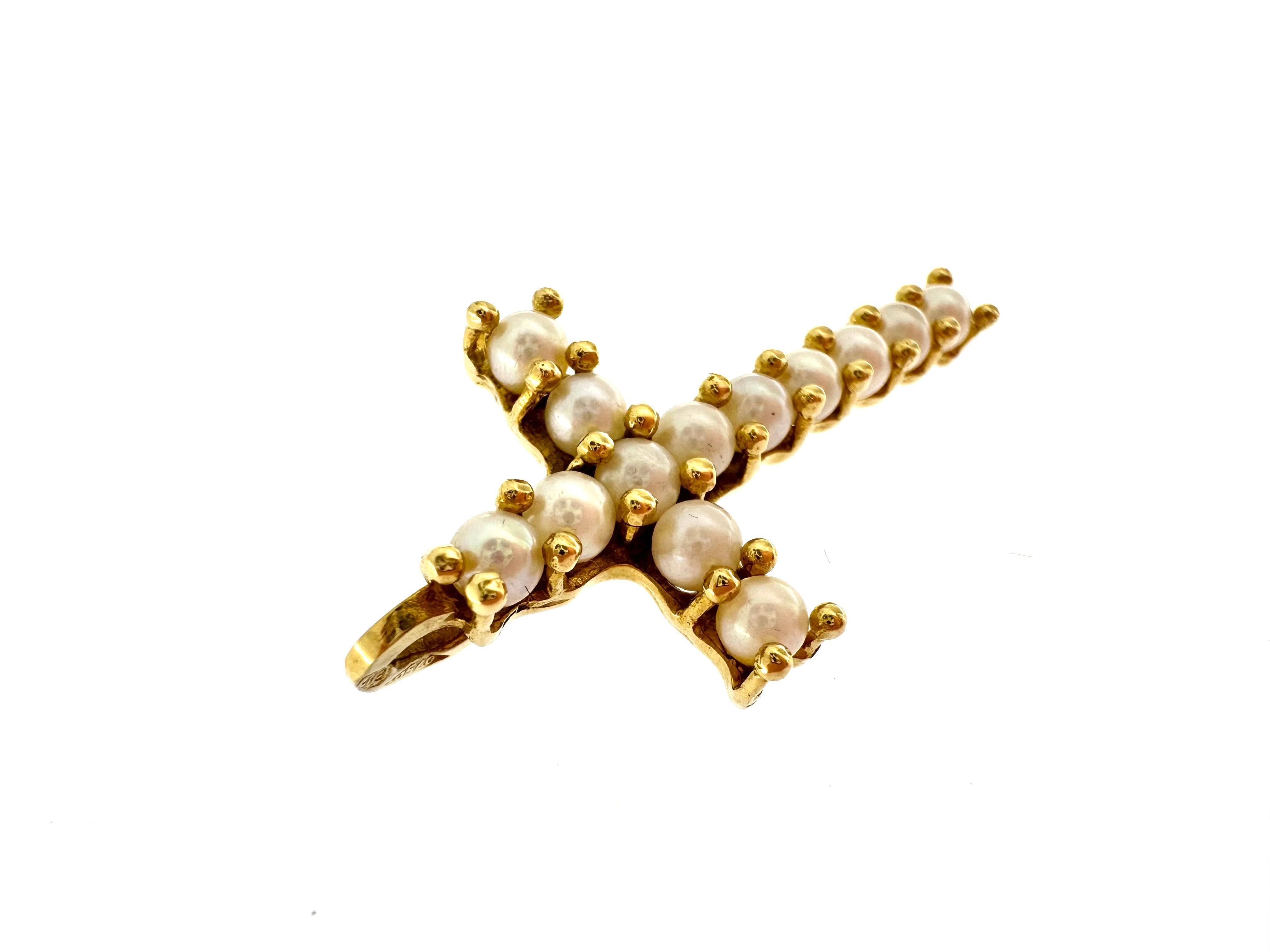 White Pearls 18kt Yellow Gold Cross In Excellent Condition For Sale In Esch sur Alzette, Esch-sur-Alzette