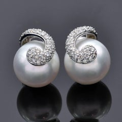 Boucles d'oreilles en or 18 carats perles blanches et diamants