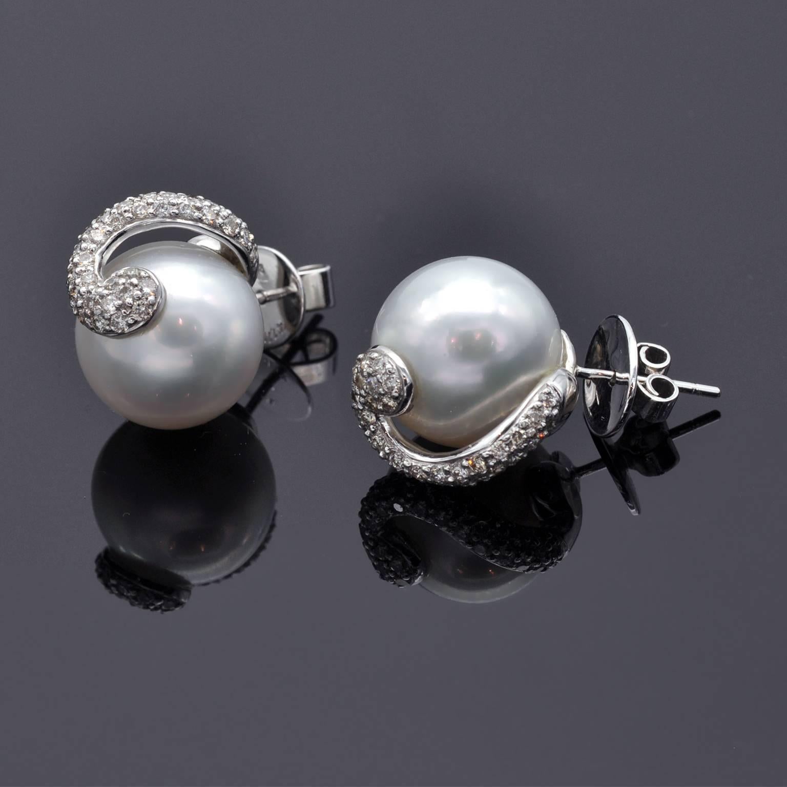 Contemporary White Pearls and Diamonds 18-Karat Gold Stud Earrings For Sale