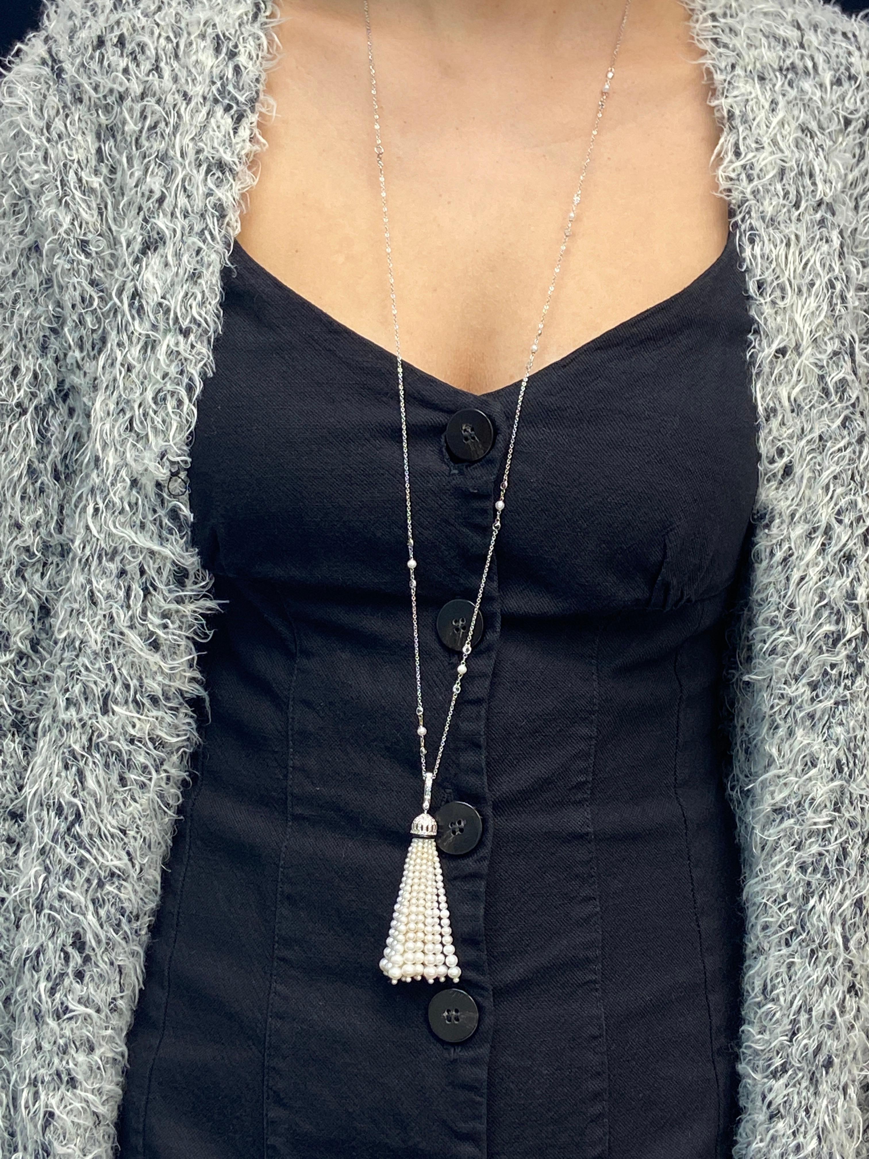 Collana di perle bianche, onice nera e diamanti bianchi in oro con nappe 4