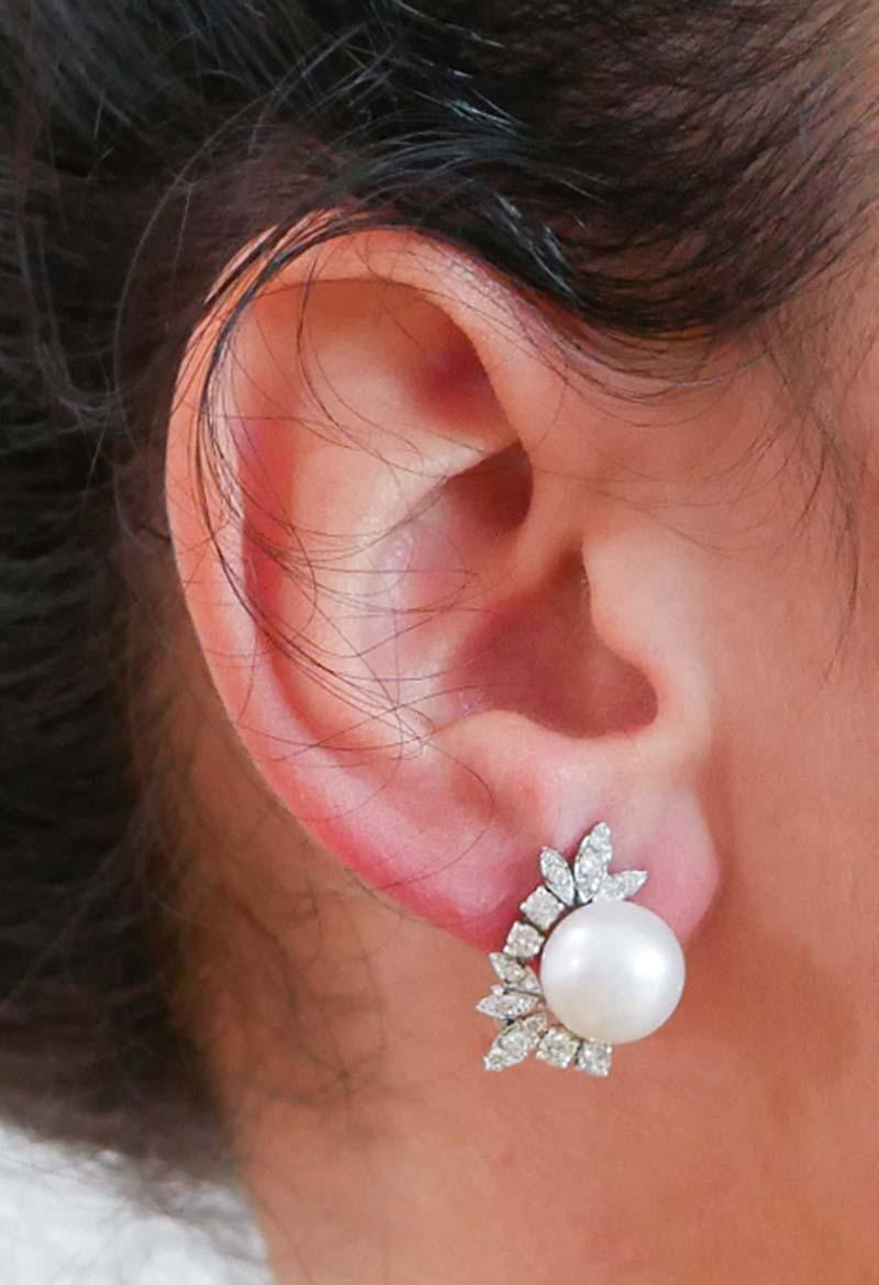 White Pearls, Diamonds, 14 Karat White Gold Earrings. In Good Condition In Marcianise, Marcianise (CE)