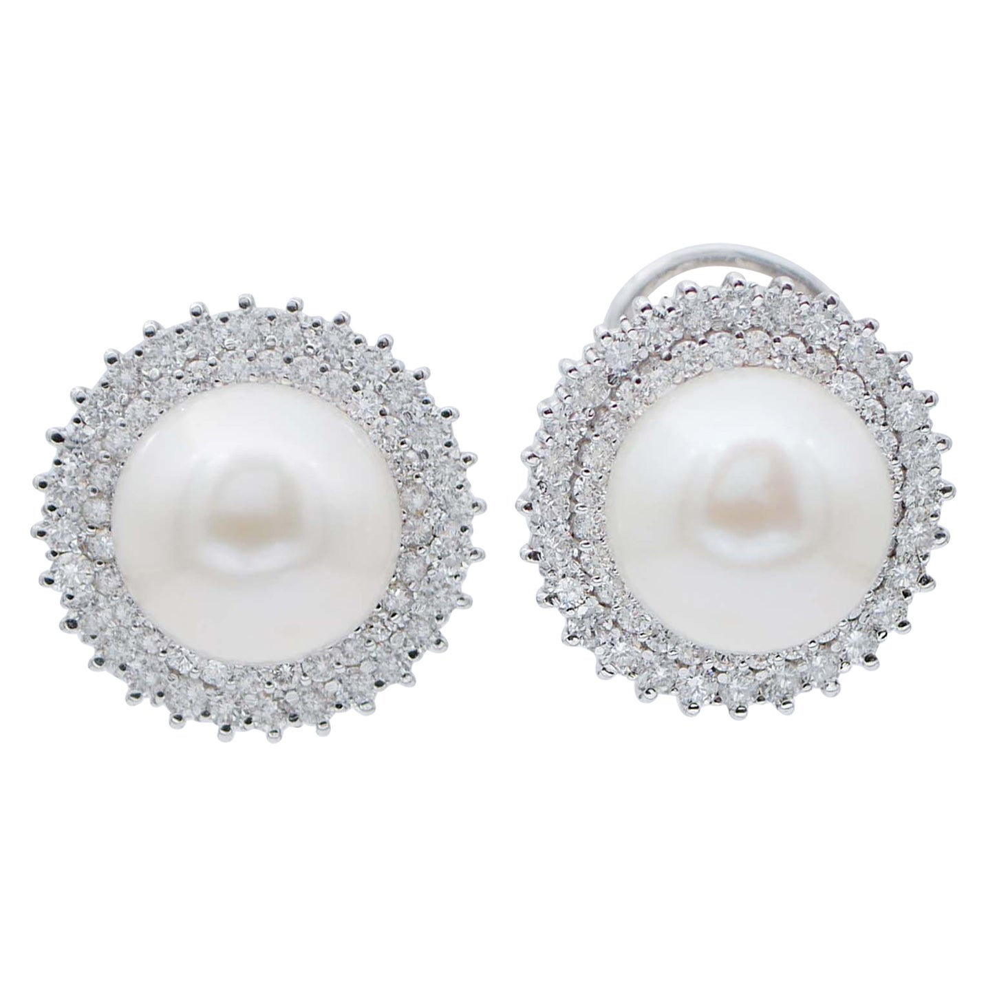 Boucles d'oreilles en or blanc 18 carats, perles blanches et diamants