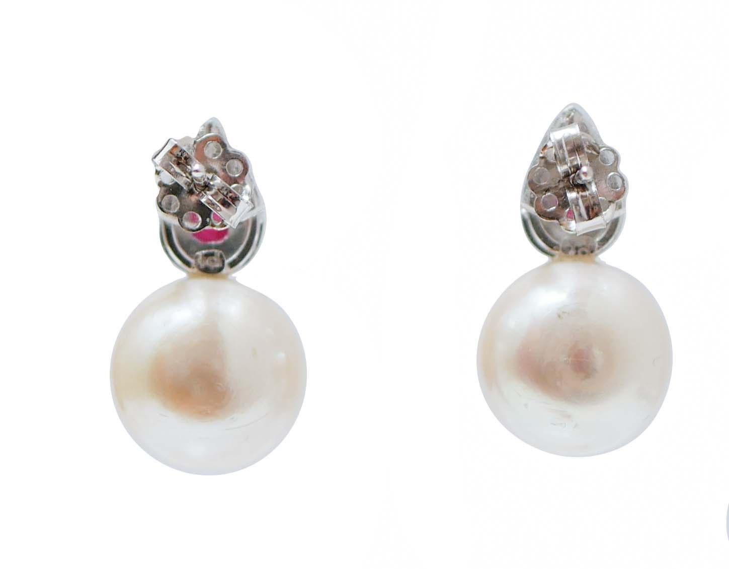 Pendientes de perlas blancas, diamantes, rubíes y platino. Retro