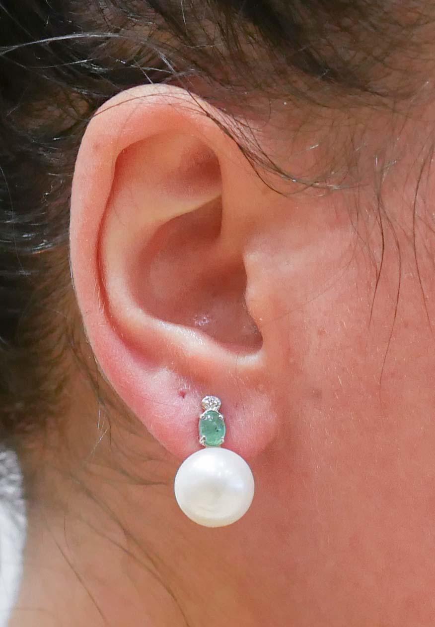 White Pearls, Emeralds, Diamonds, 14 Karat White Gold Earrings. In New Condition In Marcianise, Marcianise (CE)