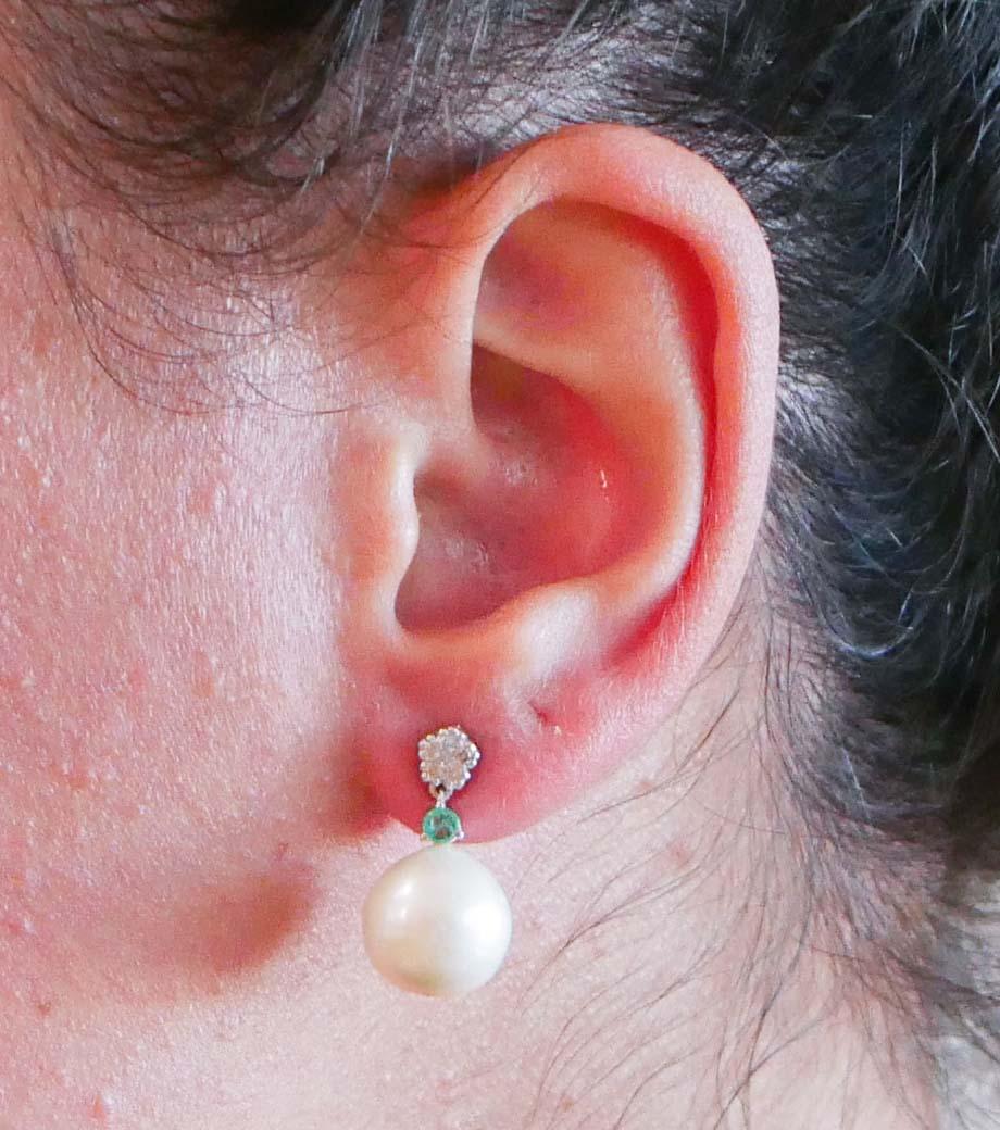 Boucles d'oreilles en or blanc 14 carats, perles blanches, émeraudes et diamants. Neuf - En vente à Marcianise, Marcianise (CE)
