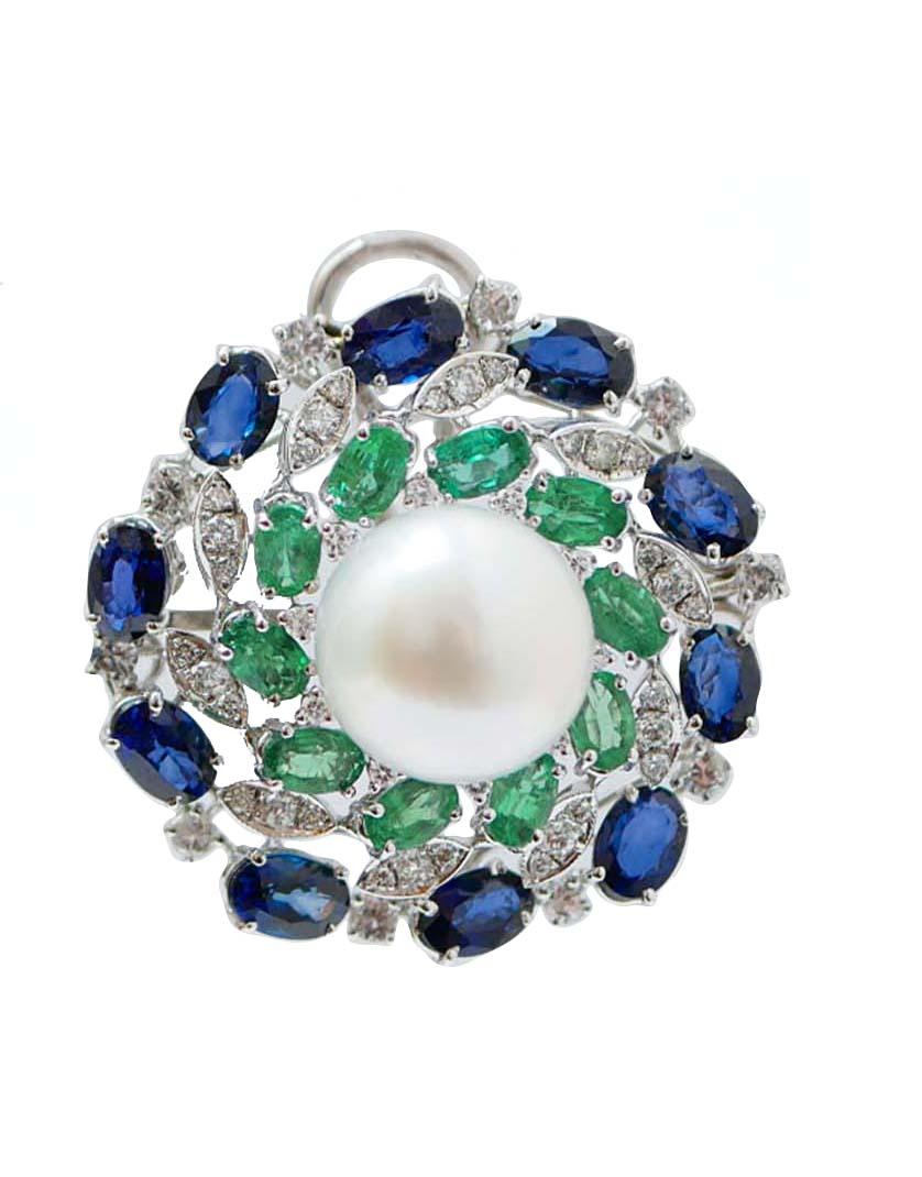 Fantastic earrings in 14 kt white gold structure mounted with a central pearl surrounded by diamonds, emeralds and sapphires.
These earrings were totally handmade by Italian master goldsmiths and they are in perfect conditions.
Diamonds 2.37