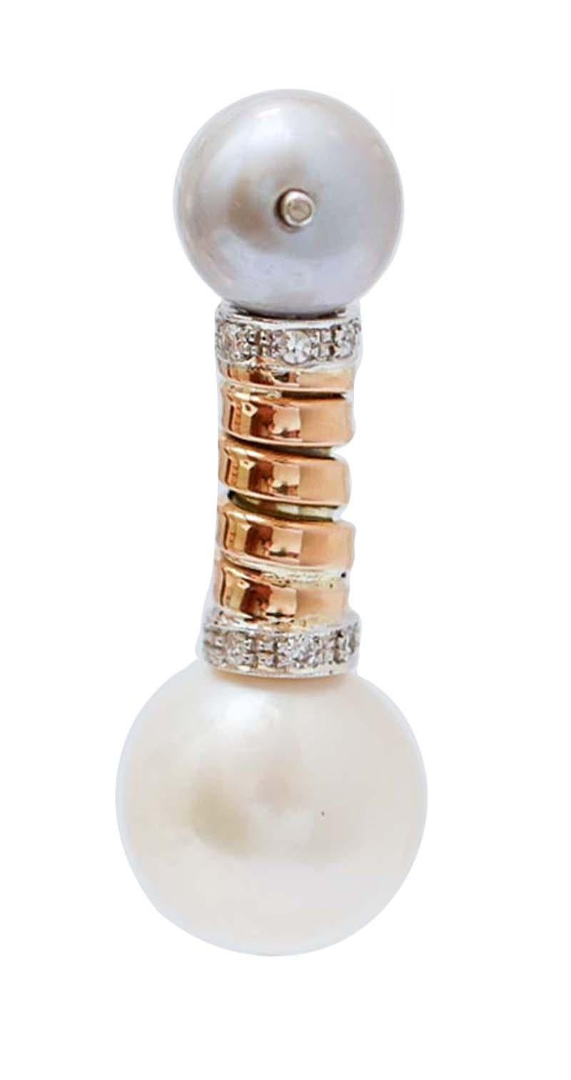 Amazing earrings in 18 kt and 14 kt gold structure mounted with a grey pearl with a diamond in the upper part and a white pearl below. In the middle, a tubogas structure mounted with diamonds.
These earrings were totally handmade by Italian master