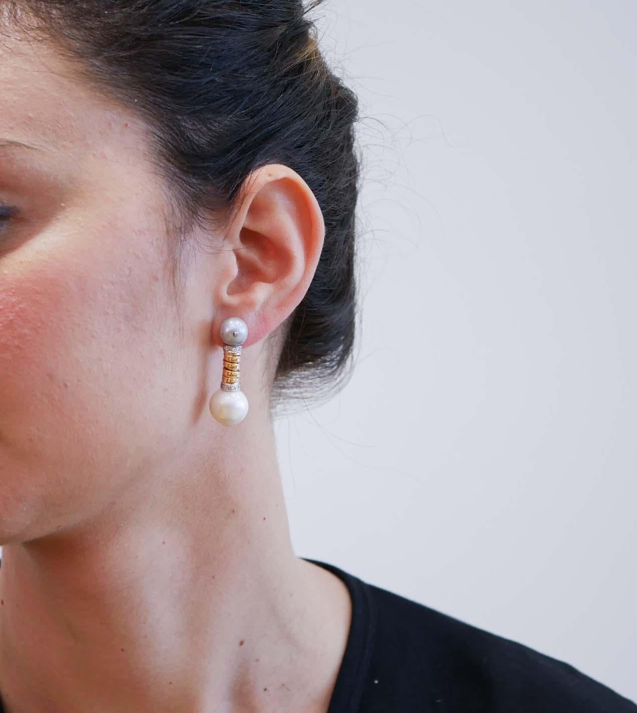 Taglio misto White Pearls, Grey Pearls, Diamonds, 18 Kt Gold and 14 Kt Gold Tubogas Earrings. in vendita
