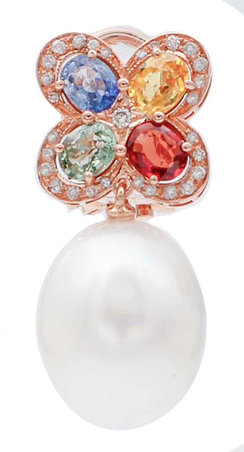 Ohrringe aus 14 Karat Roségold mit weißen Perlen, mehrfarbigen Saphiren, Diamanten (Retro) im Angebot