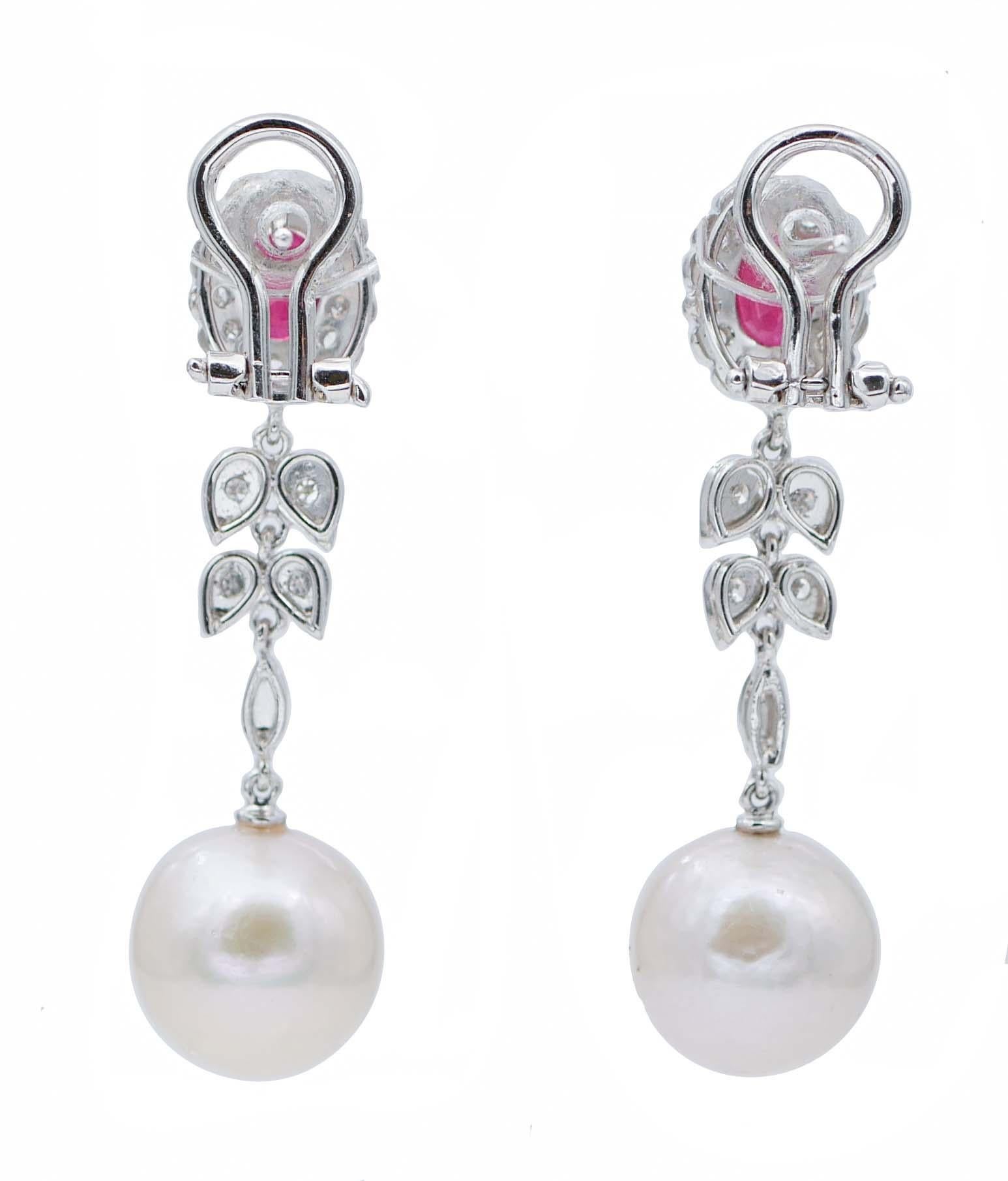 Weiße Perlen, Rubine, Diamanten, Platin-Ohrringe (Retro) im Angebot