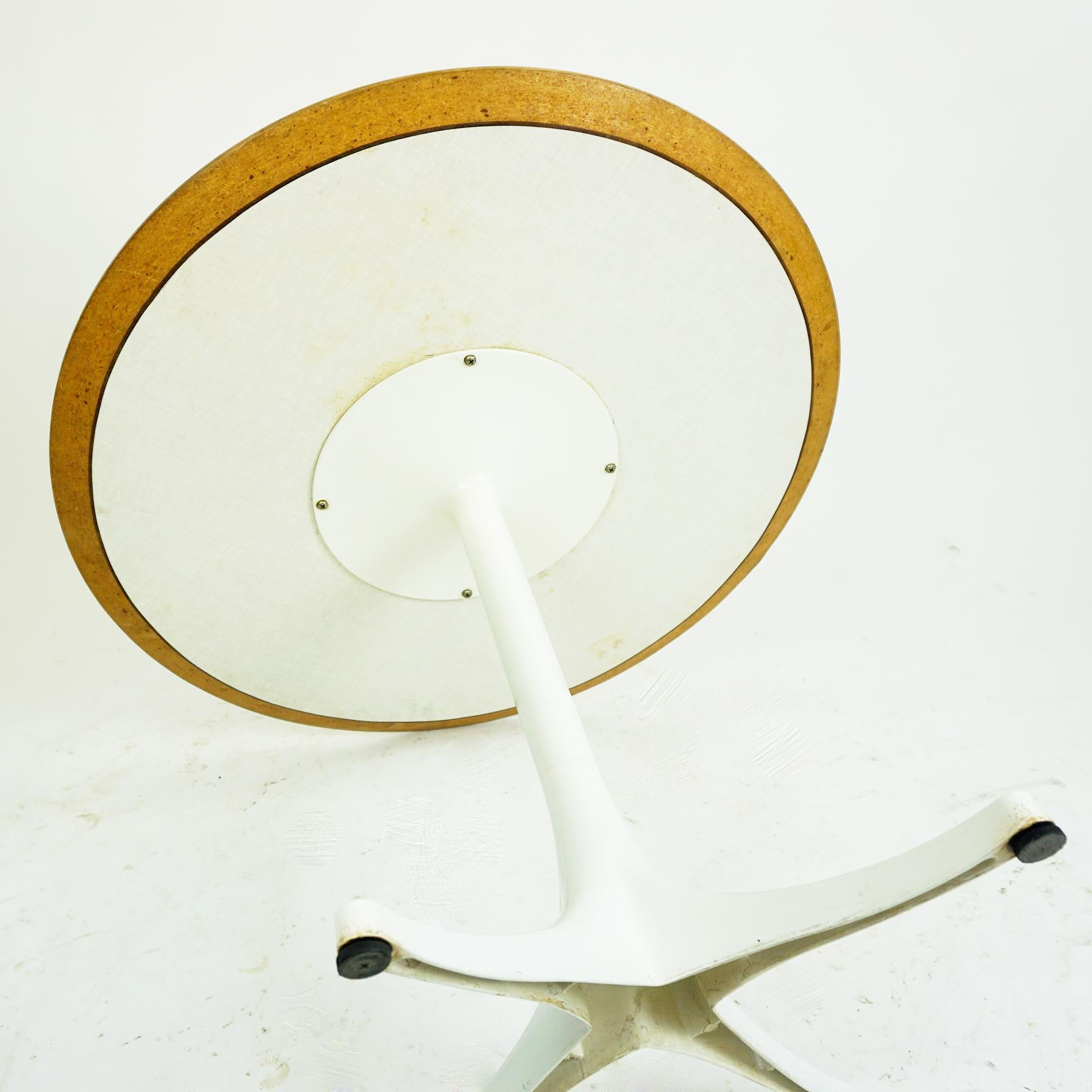 Laminato Tavolino con piedistallo bianco di George Nelson per Herman Miller, USA, 1960 in vendita