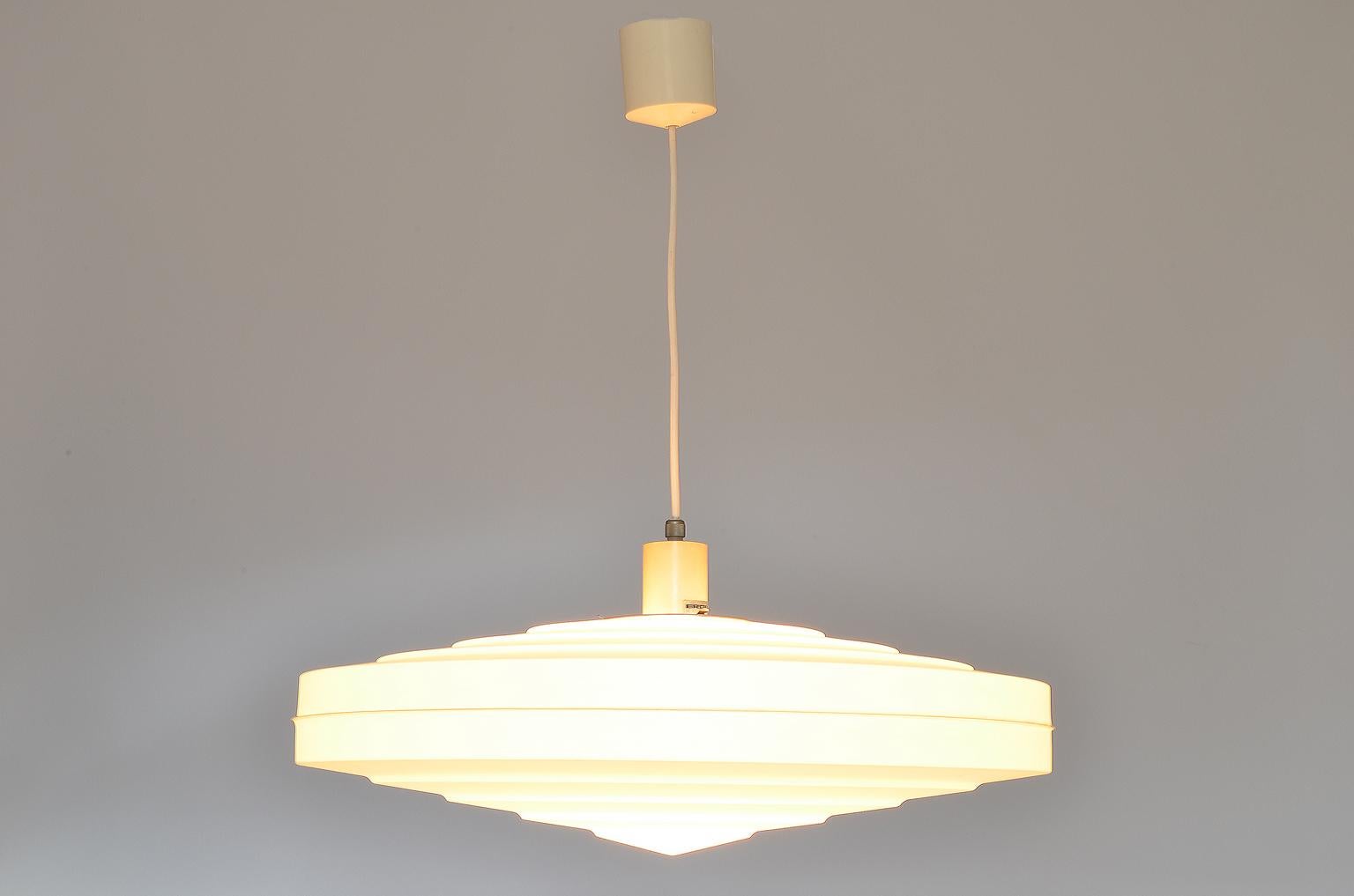 White pendant / ceiling Lamp by Aloys F. Gangkofner for Erco Leuchten, Germany Lüdenscheid 1962s.
Measure of the lampshade: D55cm / H 17cm.