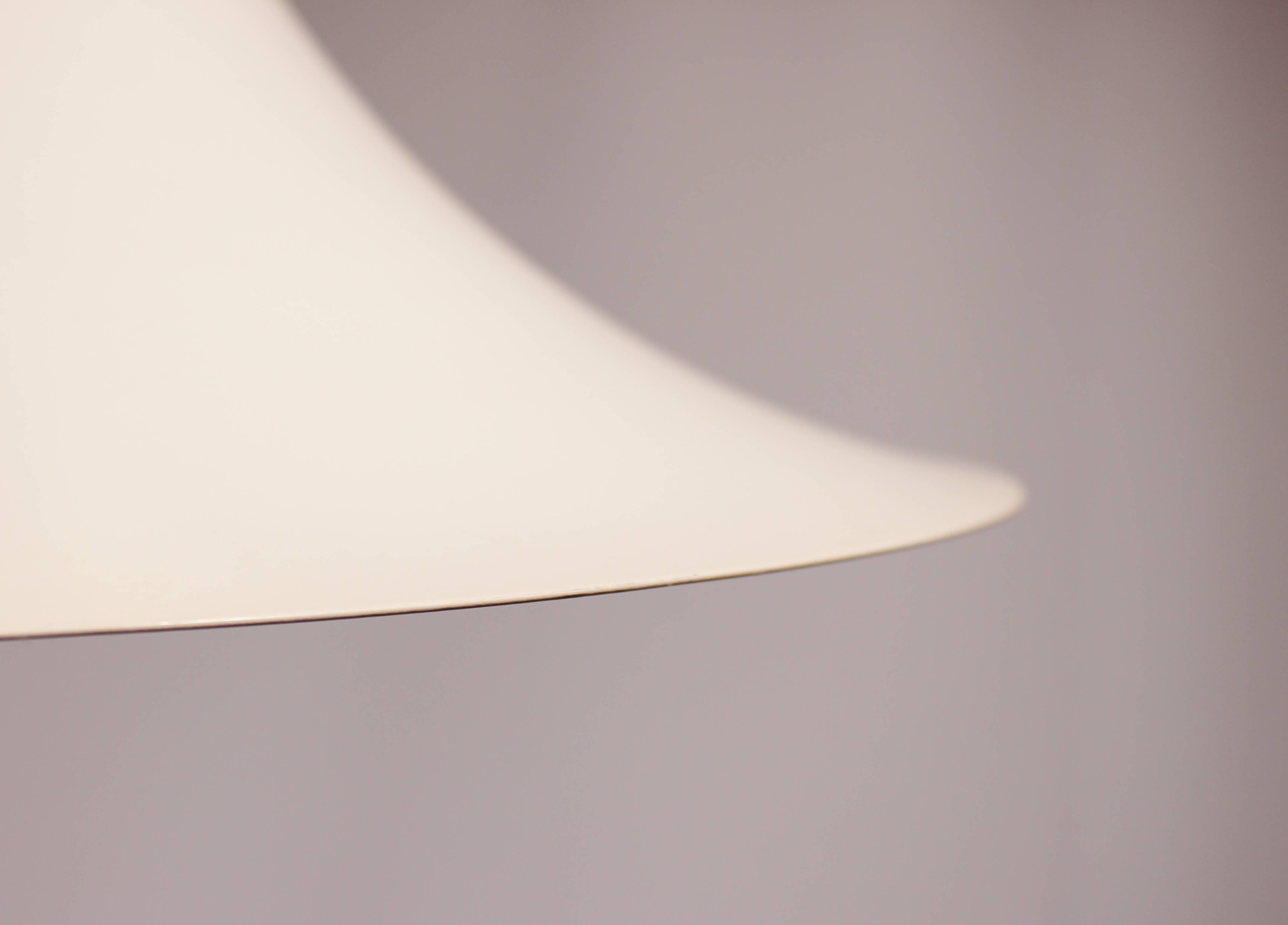 Milieu du XXe siècle Pendentif peint en blanc, design danois des années 1960 en vente