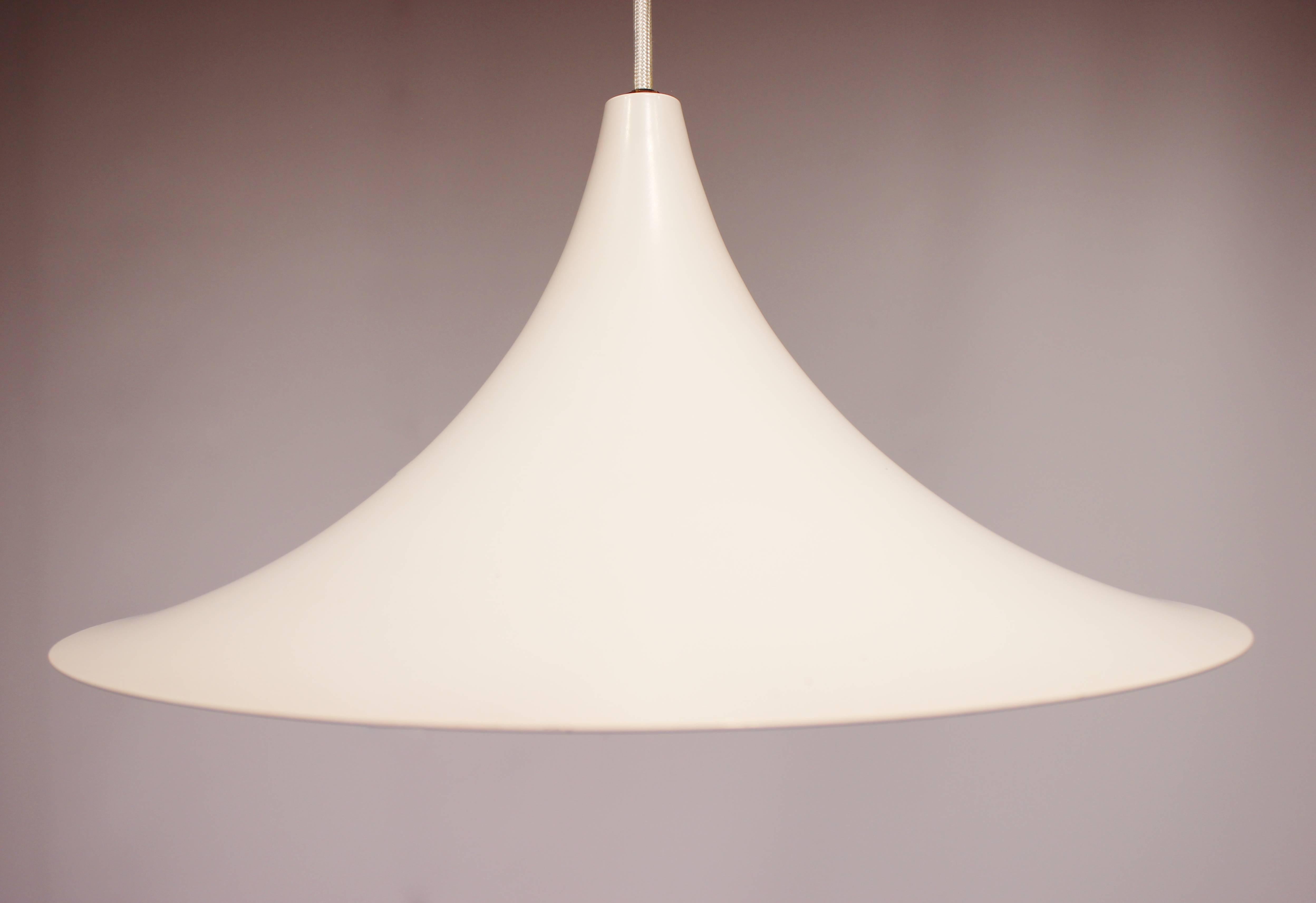 White Pendant of Danish Design from the 1960s For Sale 1