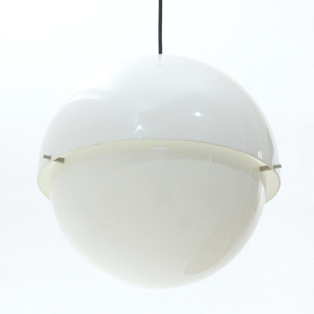 White Perspex Pendant Lamp by Luigi Bandini Buti Per Kartell, 1960s In Good Condition In Savona, IT