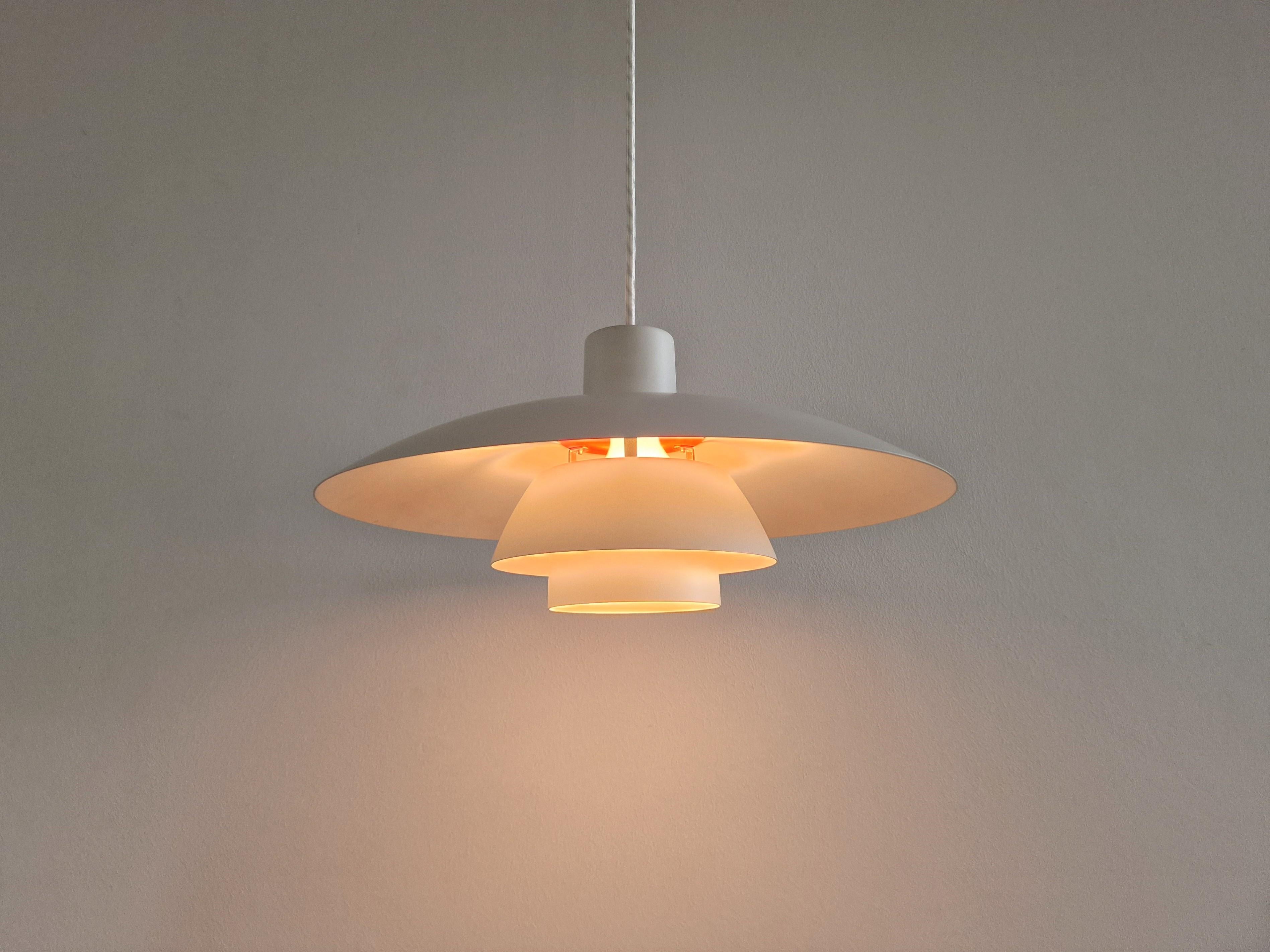 White PH 4/3 Pendant Lamp by Poul Henningsen for Louis Poulsen, Denmark 1960's In Good Condition In Steenwijk, NL