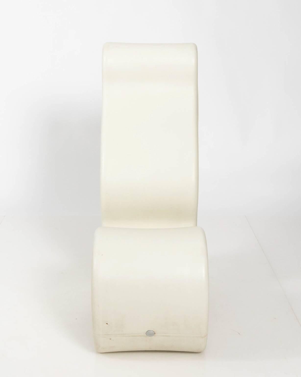 White Phantom Chair by Verner In Good Condition In Stamford, CT
