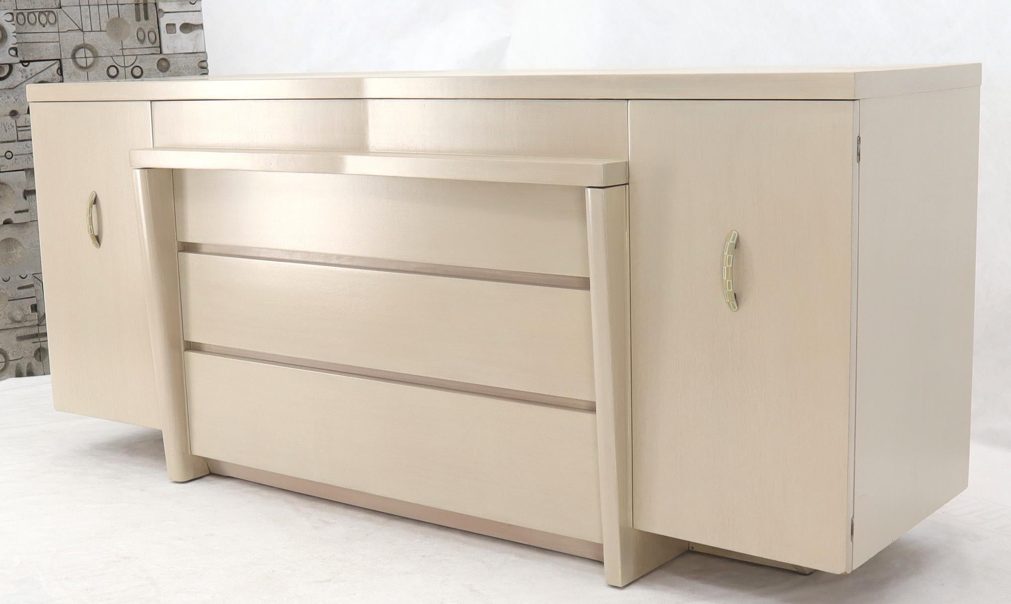 Mid-Century Modern White Pickle Lacquer Finish Sculptural Dresser For Sale
