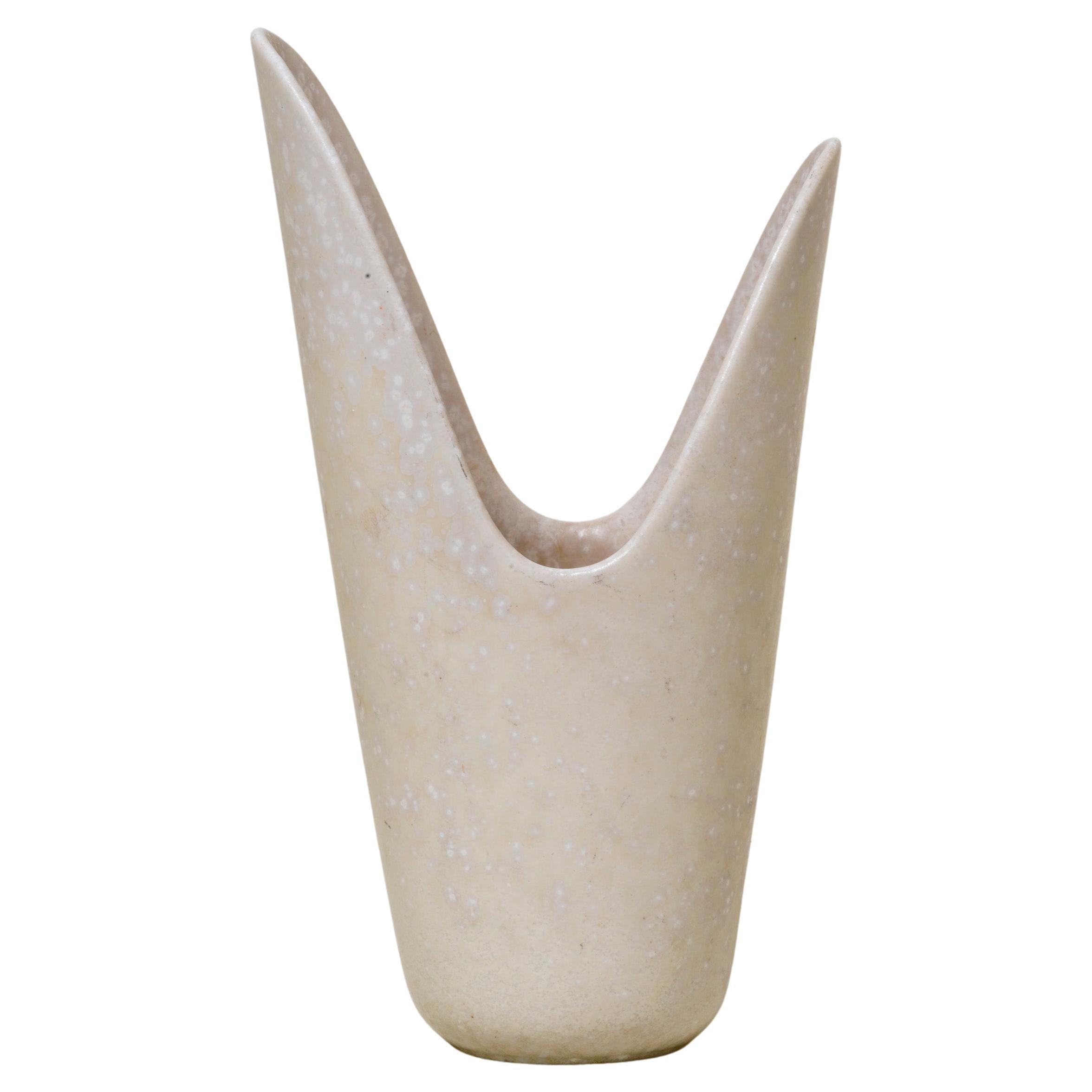 Vaso moderno svedese in ceramica bianca di Gunnar Nylund del 1950 in vendita