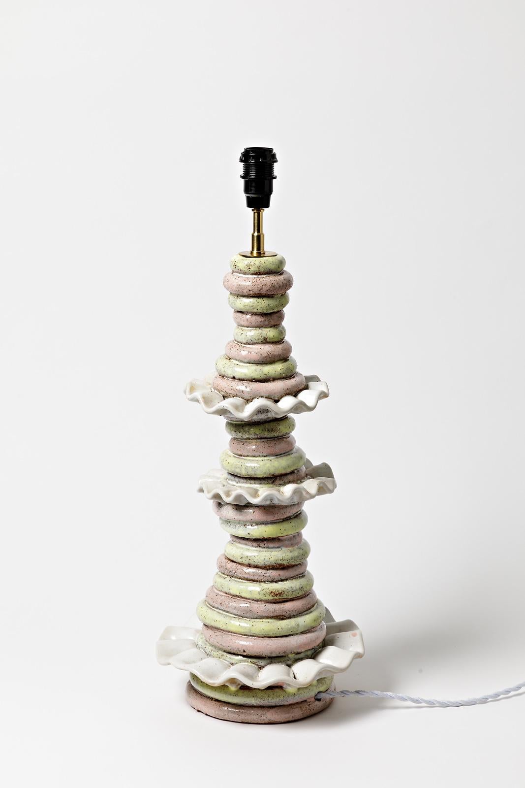 Weiße, rosa und grüne Steingut-Keramik-Tischlampe, Beleuchtung von M Sauce 2021 2/2 (Französisch) im Angebot