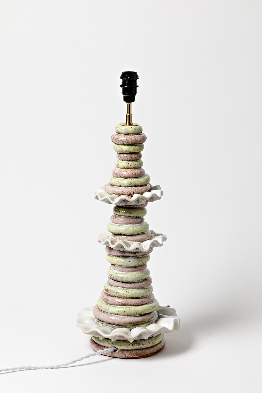 Weiße, rosa und grüne Steingut-Keramik-Tischlampe, Beleuchtung von M Sauce 2021 2/2 im Zustand „Hervorragend“ im Angebot in Neuilly-en- sancerre, FR