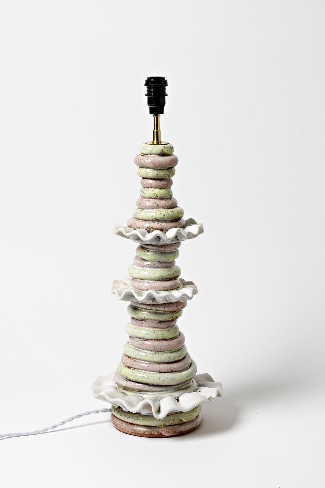 Weiße, rosa und grüne Steingut-Keramik-Tischlampe, Beleuchtung von M Sauce 2021 2/2 (21. Jahrhundert und zeitgenössisch) im Angebot