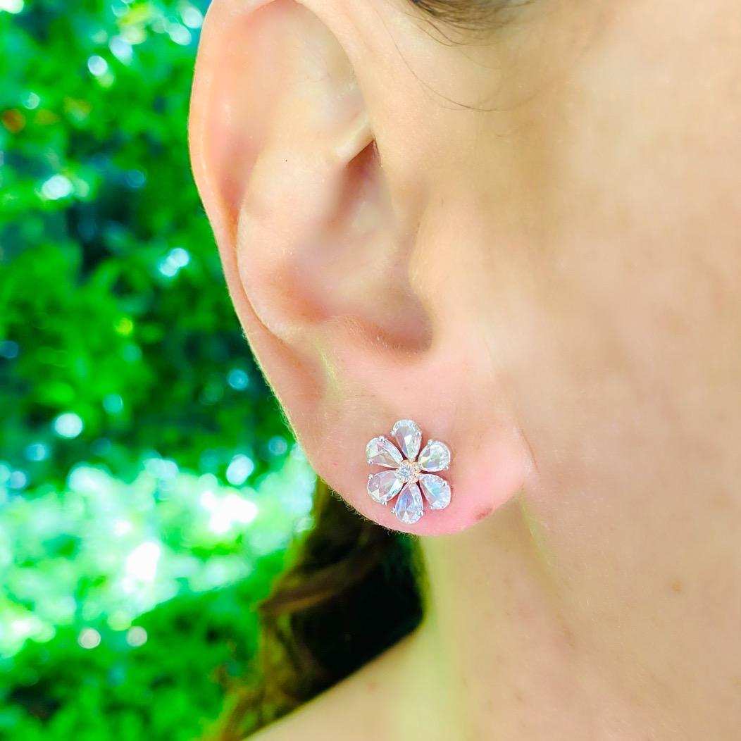 Boucles d'oreilles florales en diamant blanc et rose Unisexe en vente