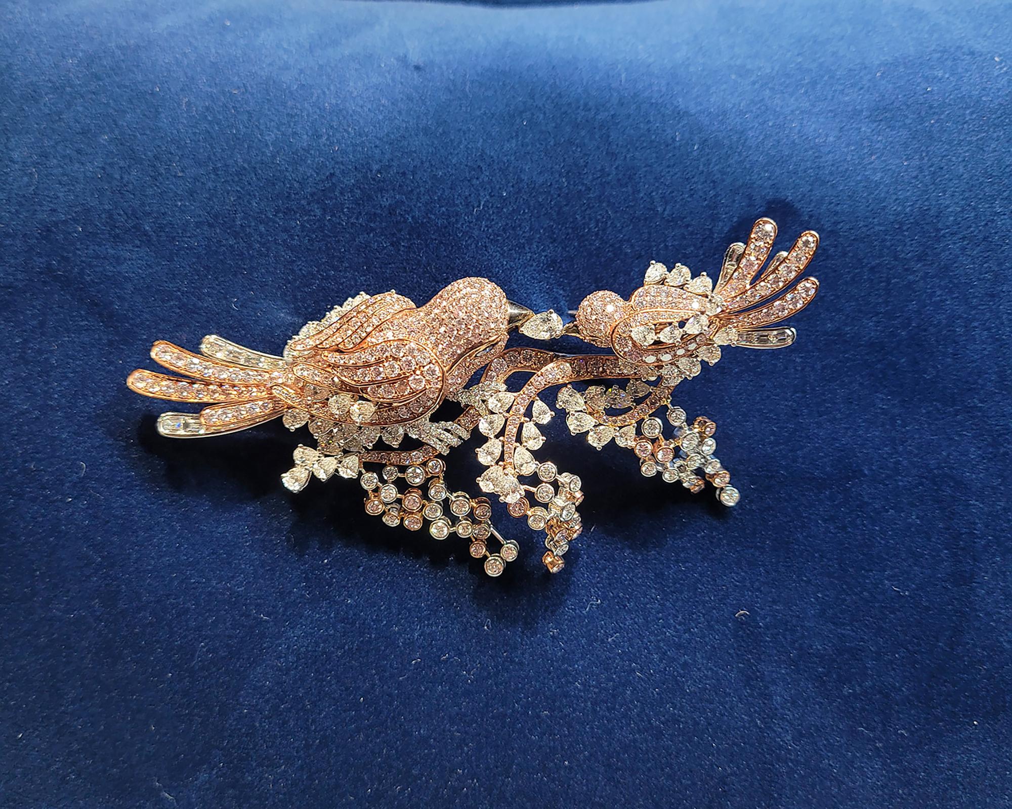 White Pink Diamond Two Birds Brooch In New Condition For Sale In New York, NY