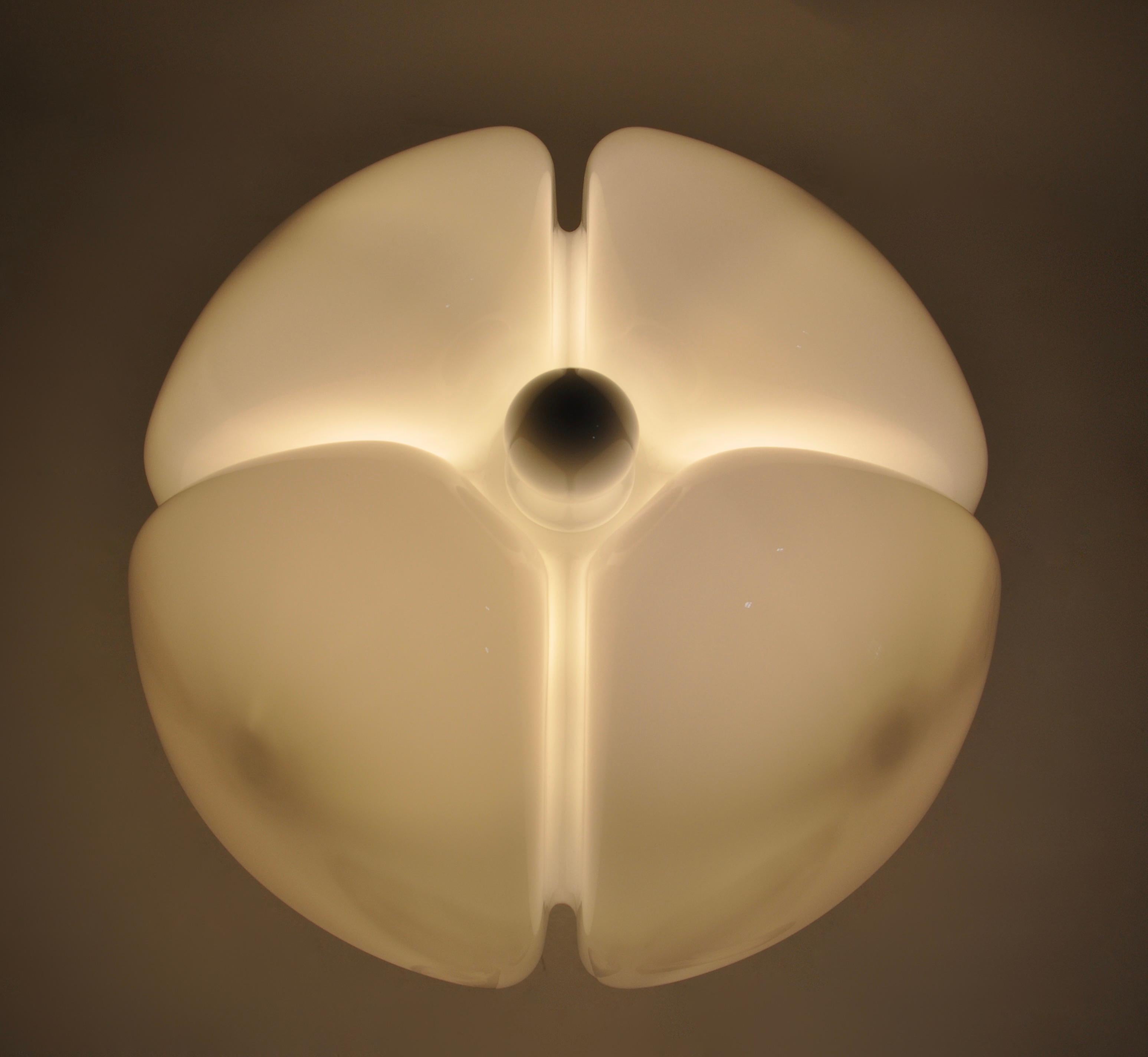 White Pipistrello Table Lamp by Gae Aulenti for Martinelli Luce 3