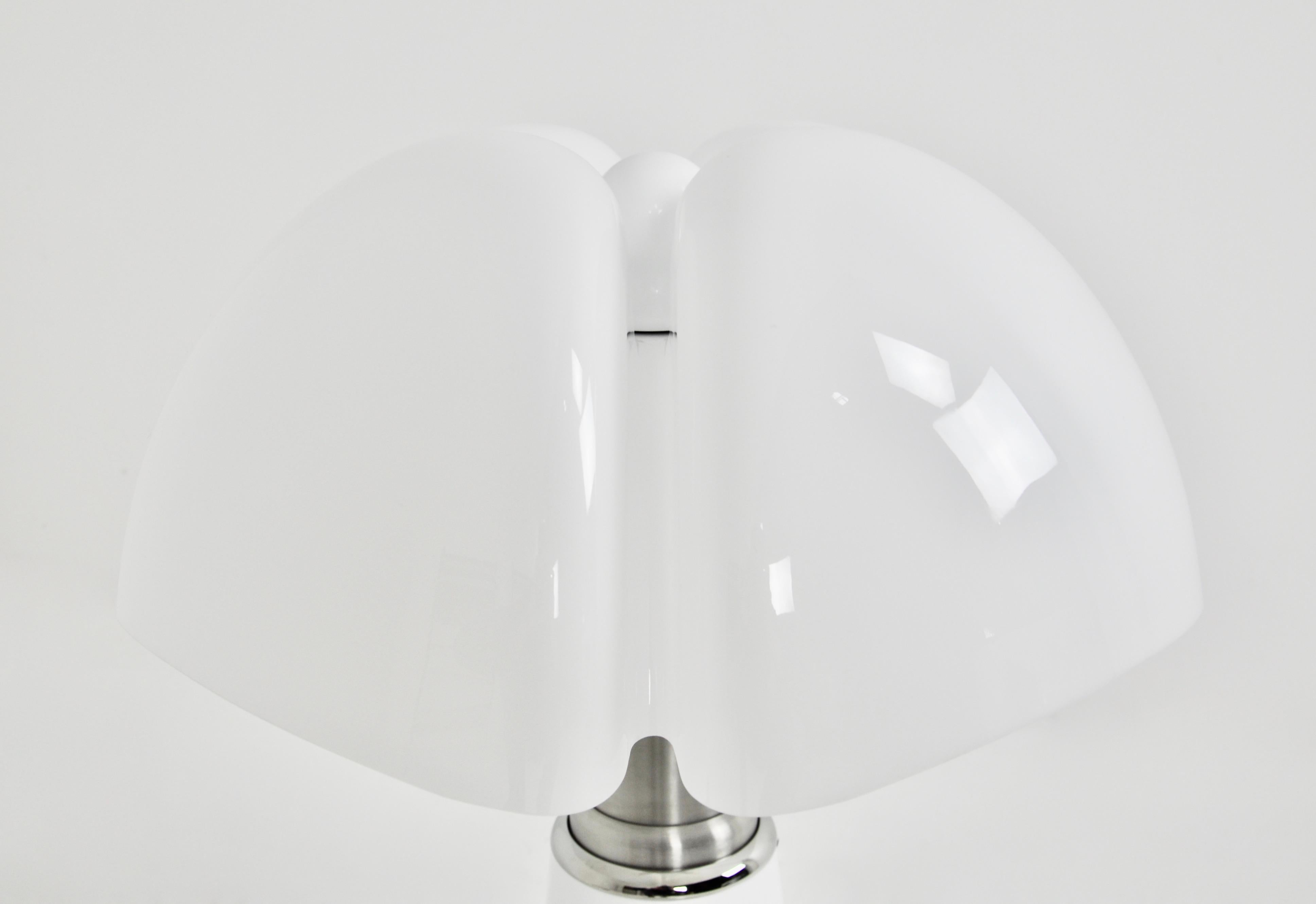 White Pipistrello Table Lamp by Gae Aulenti for Martinelli Luce 4