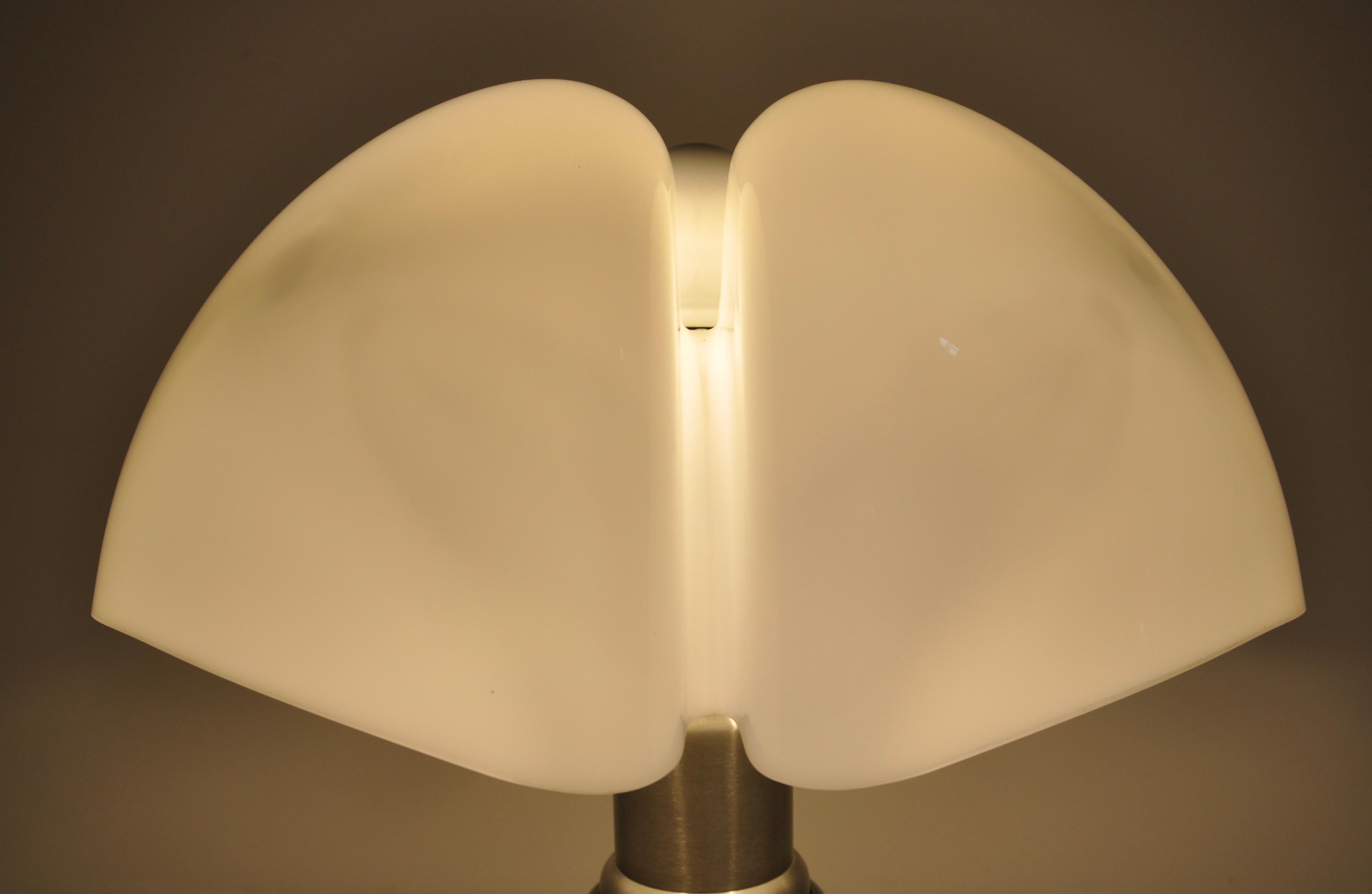 White Pipistrello Table Lamp by Gae Aulenti for Martinelli Luce 5