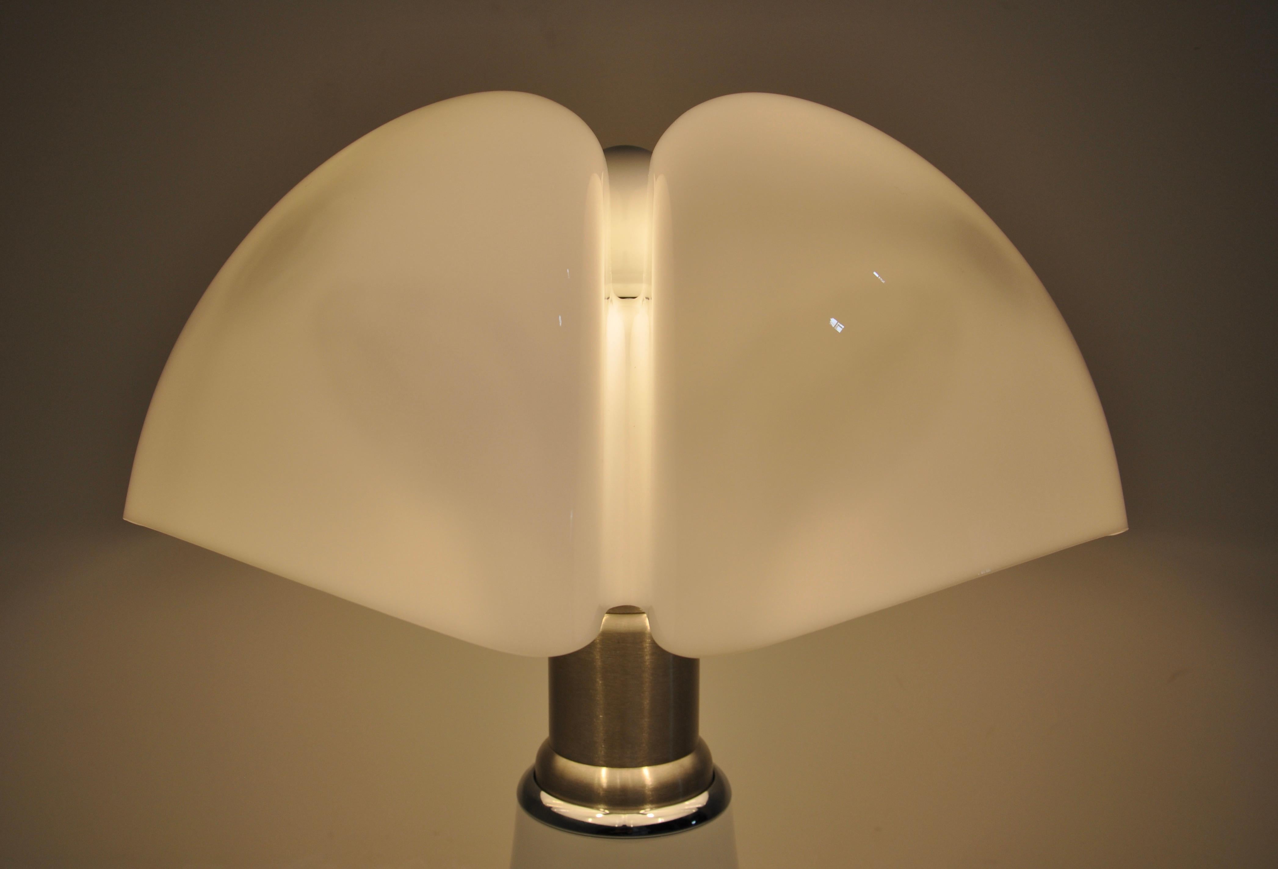White Pipistrello Table Lamp by Gae Aulenti for Martinelli Luce 5